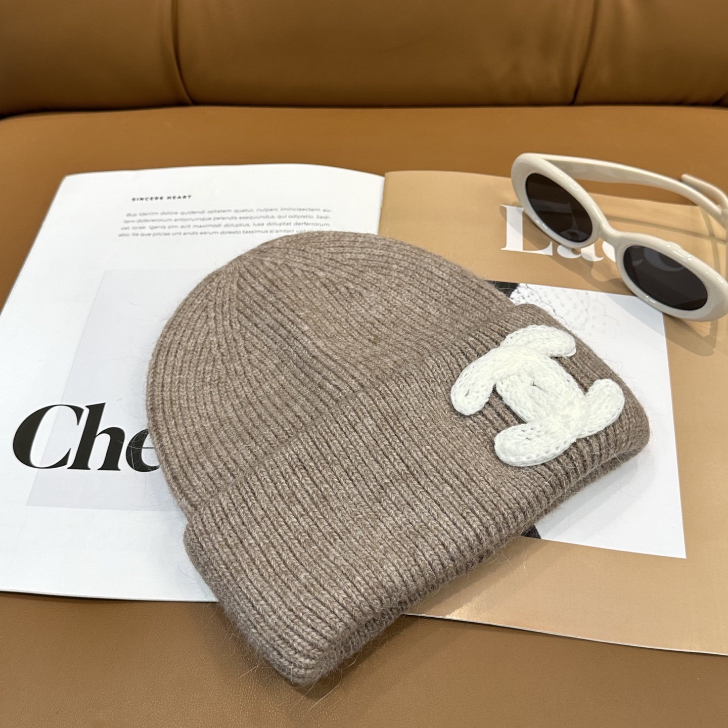 香奈儿CHANEL 小香爆款针织帽！小红书新品发布，太🉑️了，高弹面料 经典色系，男女同款哦