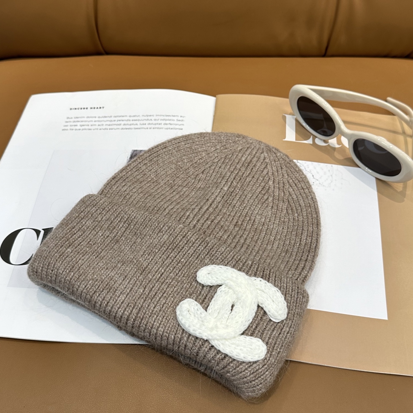 香奈儿CHANEL 小香爆款针织帽！小红书新品发布，太🉑️了，高弹面料 经典色系，男女同款哦