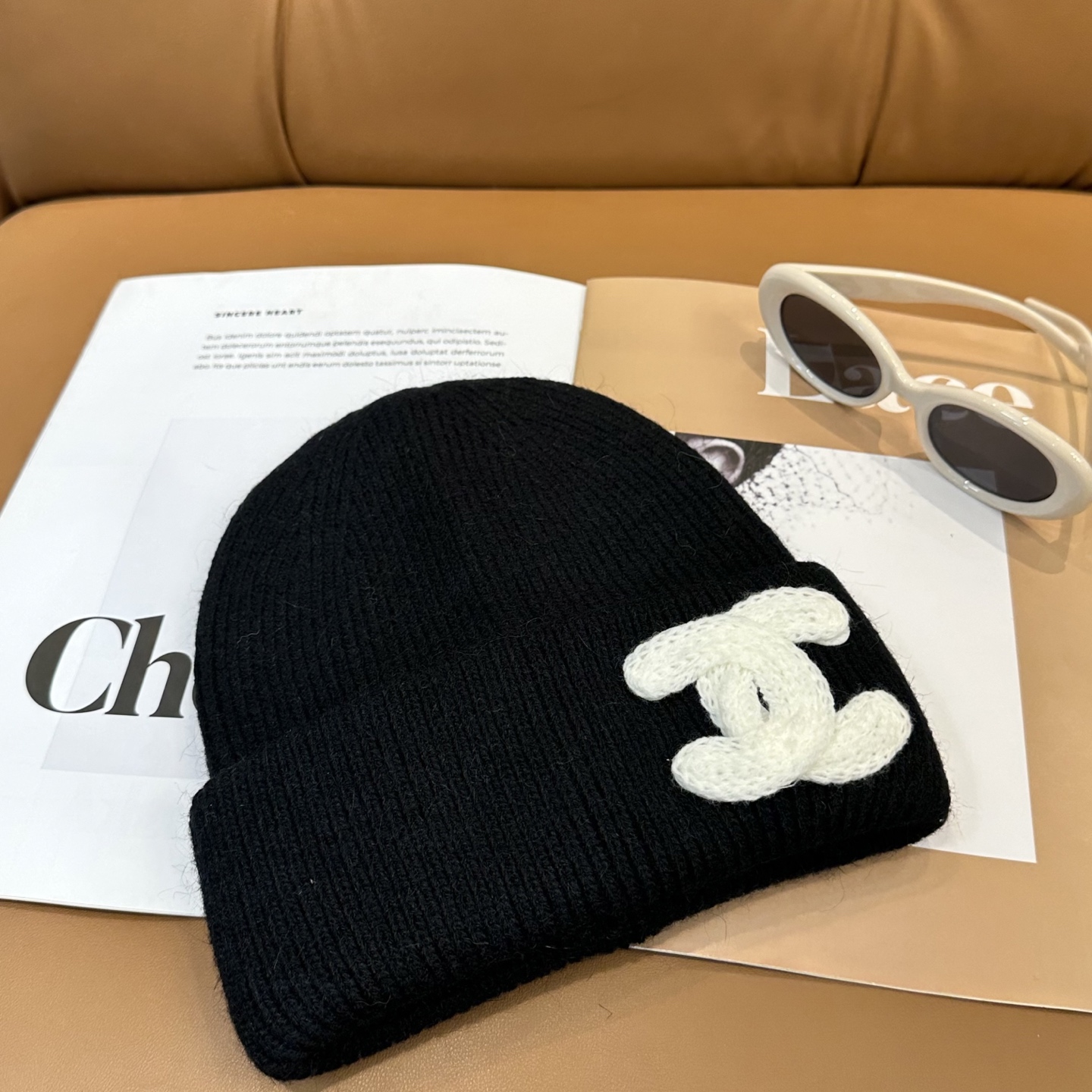 香奈儿CHANEL 小香爆款针织帽！小红书新品发布，太🉑️了，高弹面料 经典色系，男女同款哦