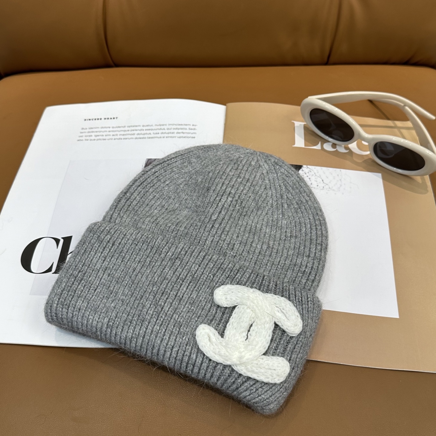 香奈儿CHANEL 小香爆款针织帽！小红书新品发布，太🉑️了，高弹面料 经典色系，男女同款哦