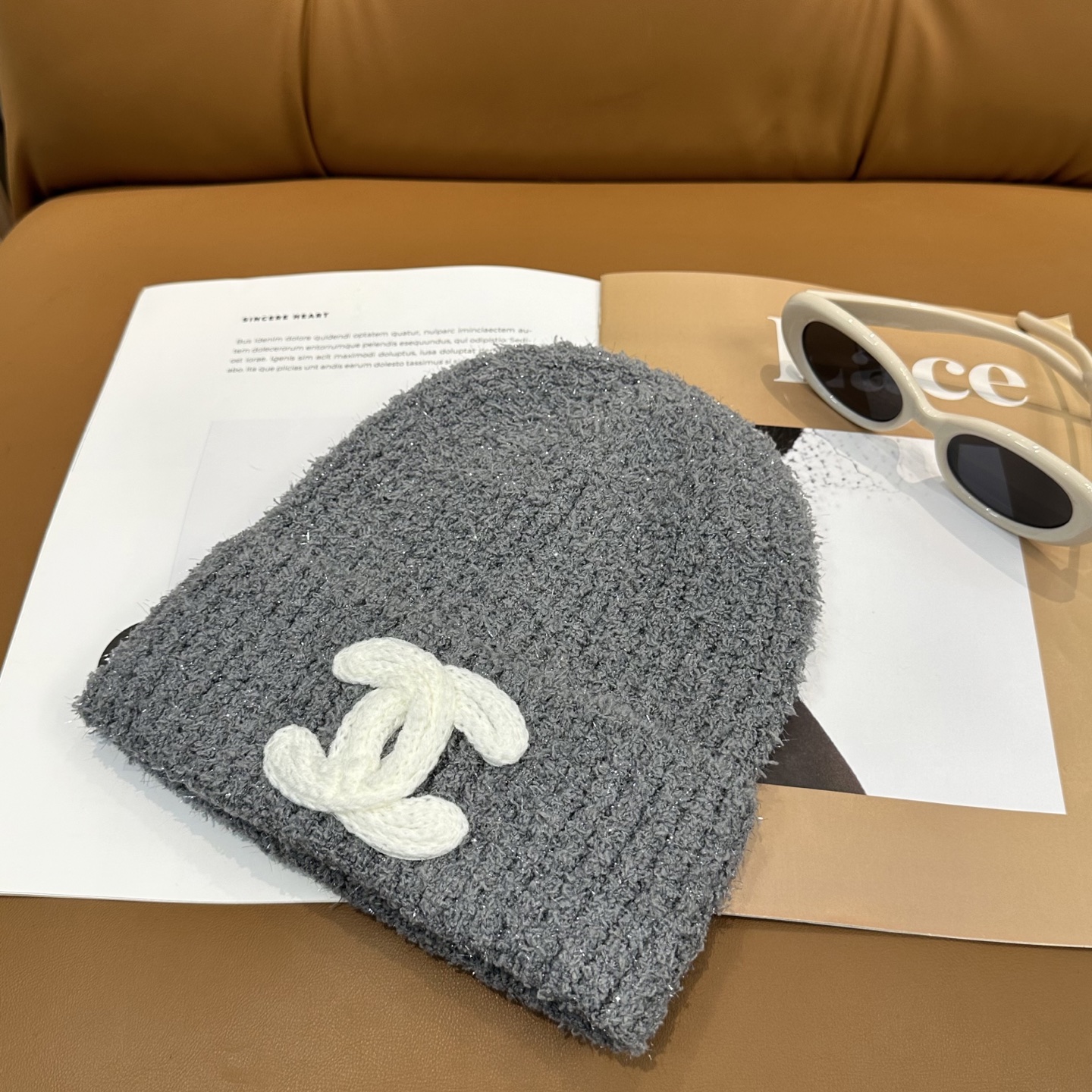 香奈儿CHANEL 小香爆款针织帽！小红书新品发布，太🉑️了，高弹面料 经典色系，男女同款哦