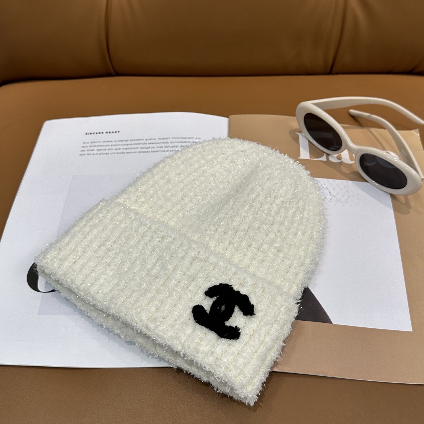 香奈儿CHANEL 小香爆款针织帽！小红书新品发布，太🉑️了，高弹面料 经典色系，男女同款哦