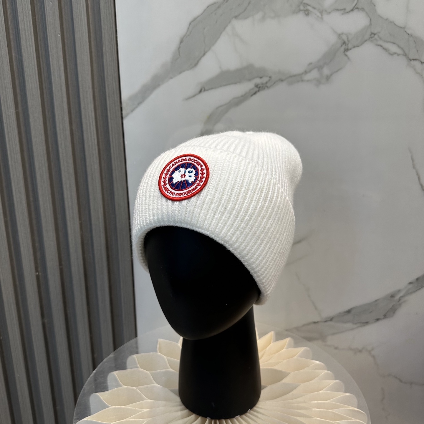 NO:617742,Canada Goose. CANADA GOOSE knitted hat is very soft and skin-friendly, and has good elasticity!  Textured and very versatile style~ Warm woolen hat, one size fits all and elastic~ Unisex, can be worn by any head size. I really recommend hats, fisherman hats, baseball caps, knitted hats, hats, espadrilles, hats19860909加拿大鹅.CANADA GOOSE 针织帽 非常柔软亲肤,弹性很好！有质感又非常百搭的款式~保暖的毛线帽,均码有弹性~男女通用,任何头围都可以佩戴.真心推荐帽子渔夫帽棒球帽针织帽,帽子,espadrilles,hats,hat