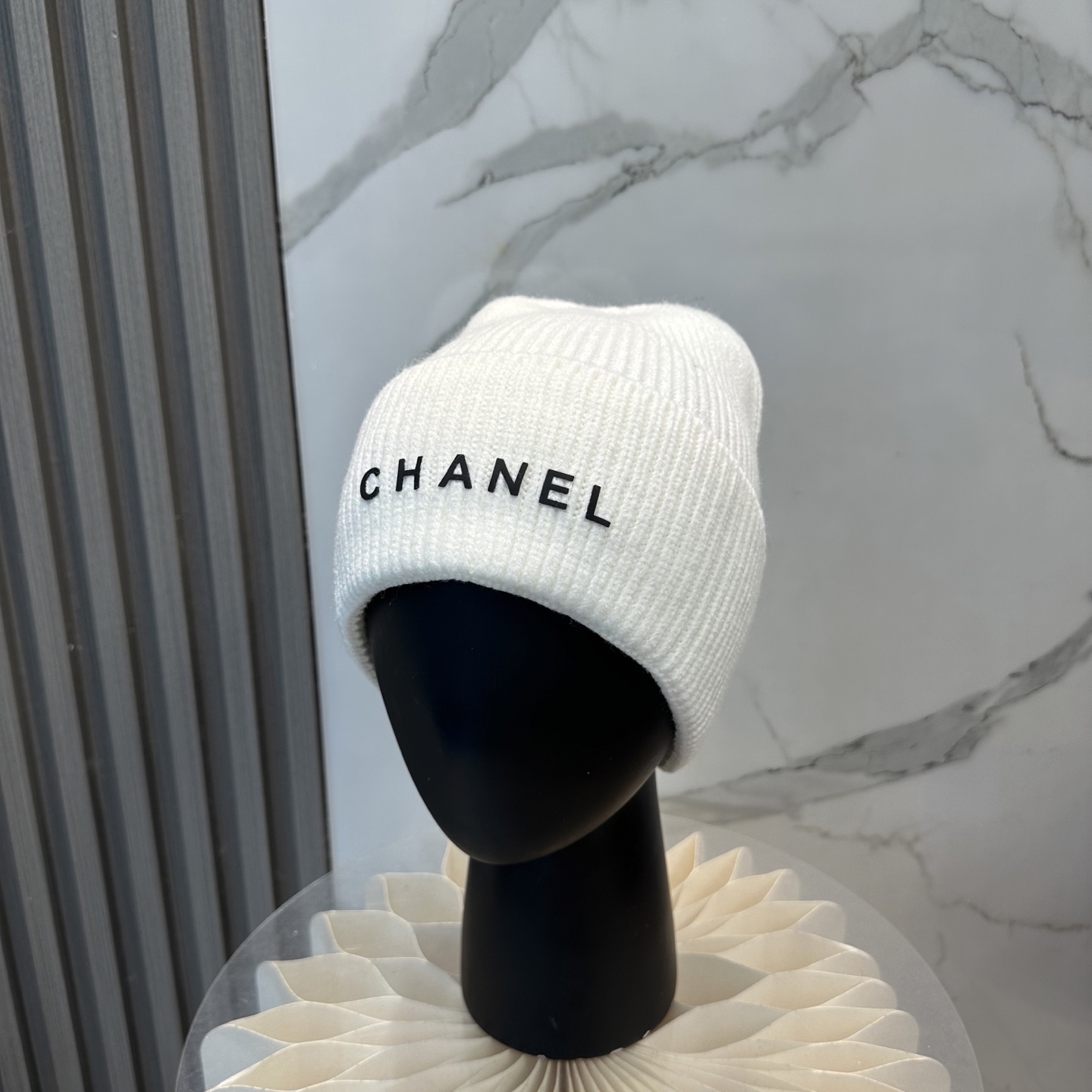 NO:670706,Comes with dust bag [Chanel CHANEL] new knitted hat, Xiaohongshu, the main recommendation of major Internet celebrities!  Thicker and warmer, fashionable and popular, the best famous brand for keeping warm in autumn and winter, hurry up and order it, popular style hats, fisherman hats, baseball caps, knitted hats, hats, chanel, chanel, espadrilles, hats19860909配防尘袋【香奈儿CHANEL】新款针织帽,小红书,各大网红主推款！加厚更保暖,时尚流行质感一流,秋冬保暖最佳名品,赶紧订购哦,跑量款帽子渔夫帽棒球帽针织帽,帽子,chanel,chanel,espadrilles,hats,hat