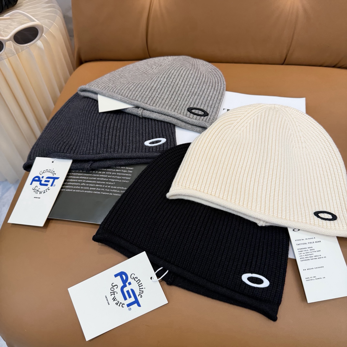 oakIey 欧克利秋冬新款针织帽🧶秋冬必备帽子之一~真的 谁戴谁好看~，超Nice的冬日小配件