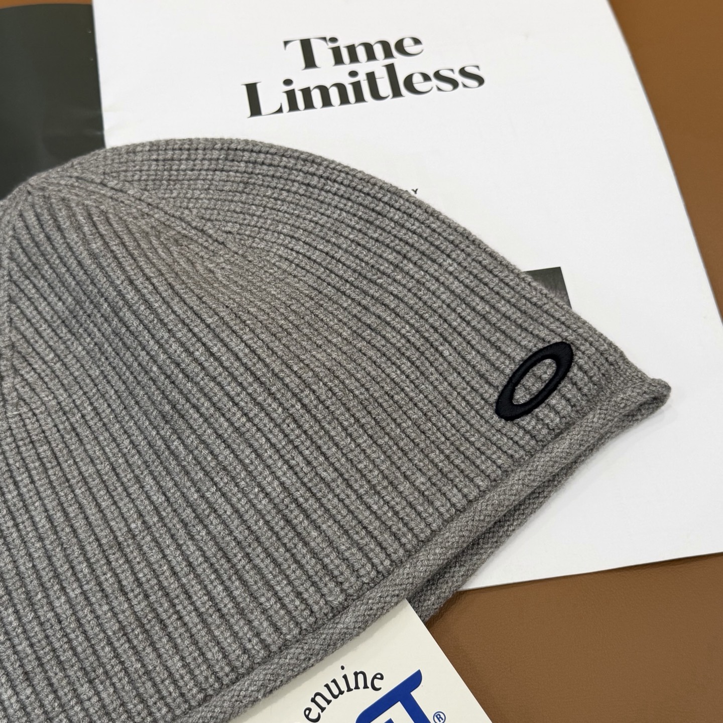 oakIey 欧克利秋冬新款针织帽🧶秋冬必备帽子之一~真的 谁戴谁好看~，超Nice的冬日小配件