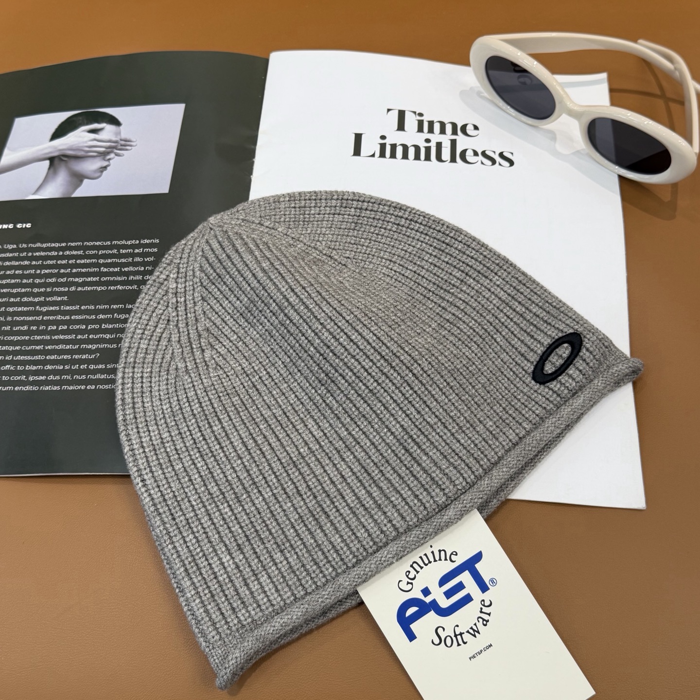 oakIey 欧克利秋冬新款针织帽🧶秋冬必备帽子之一~真的 谁戴谁好看~，超Nice的冬日小配件