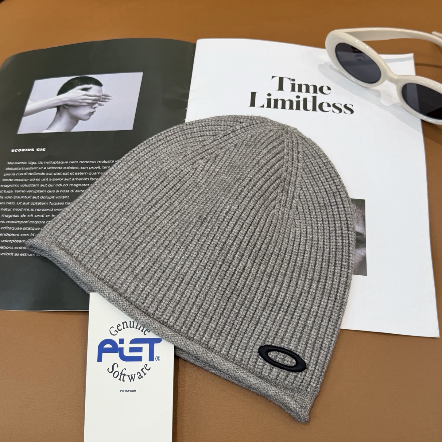 oakIey 欧克利秋冬新款针织帽🧶秋冬必备帽子之一~真的 谁戴谁好看~，超Nice的冬日小配件