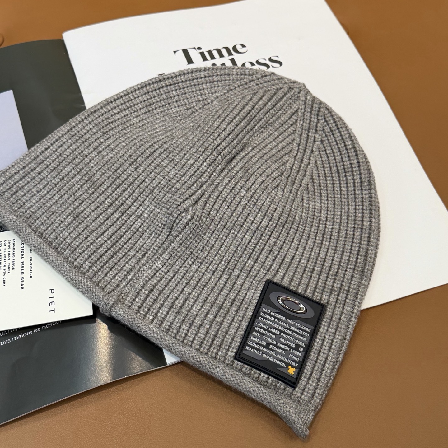 oakIey 欧克利秋冬新款针织帽🧶秋冬必备帽子之一~真的 谁戴谁好看~，超Nice的冬日小配件