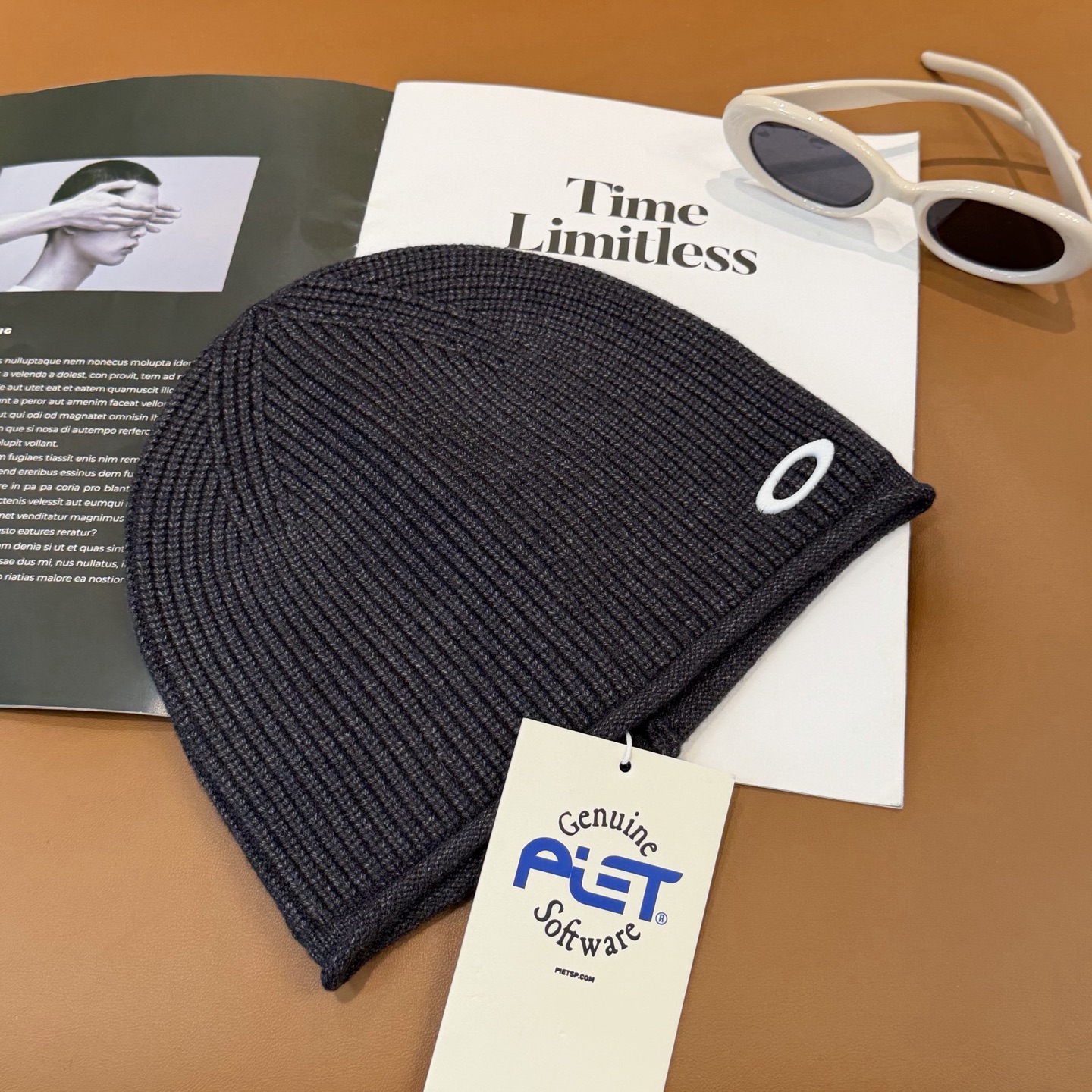 oakIey 欧克利秋冬新款针织帽🧶秋冬必备帽子之一~真的 谁戴谁好看~，超Nice的冬日小配件