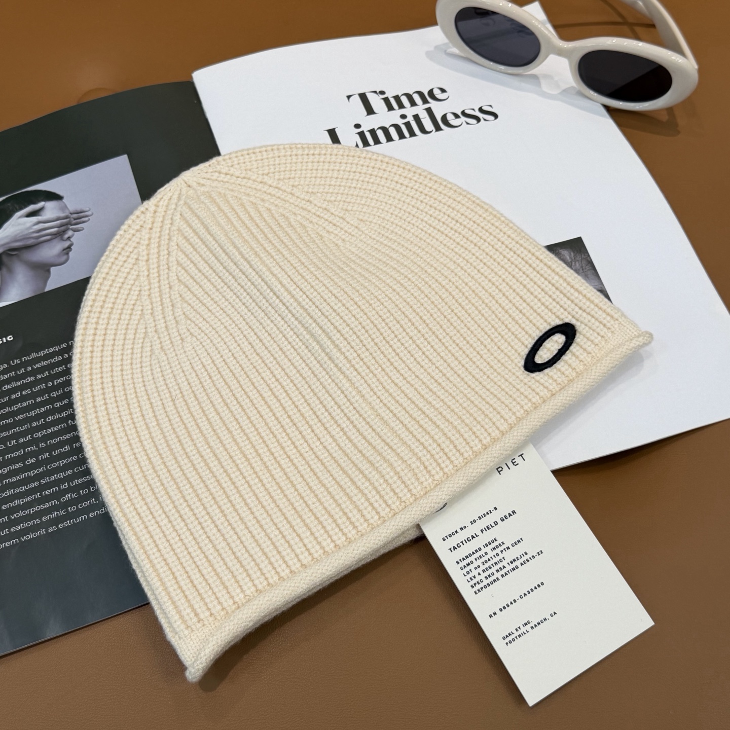 oakIey 欧克利秋冬新款针织帽🧶秋冬必备帽子之一~真的 谁戴谁好看~，超Nice的冬日小配件