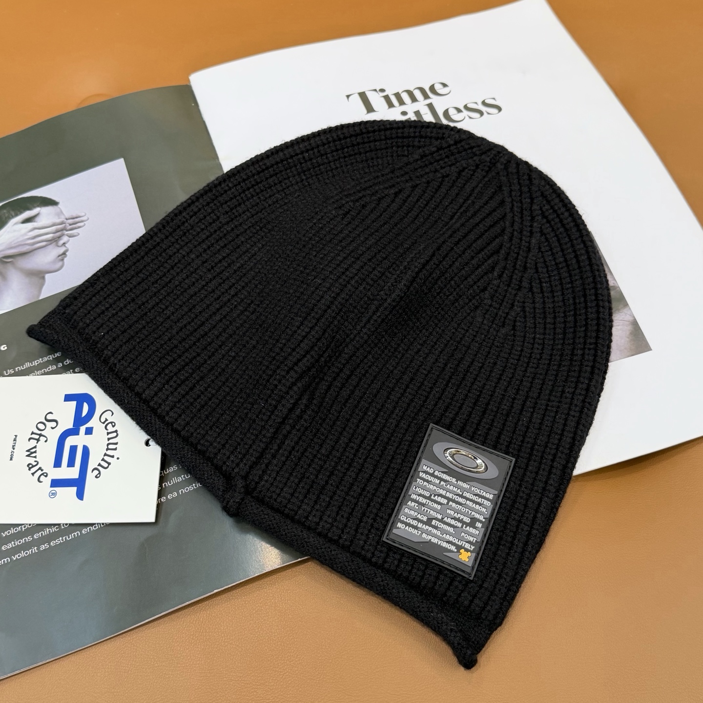 oakIey 欧克利秋冬新款针织帽🧶秋冬必备帽子之一~真的 谁戴谁好看~，超Nice的冬日小配件