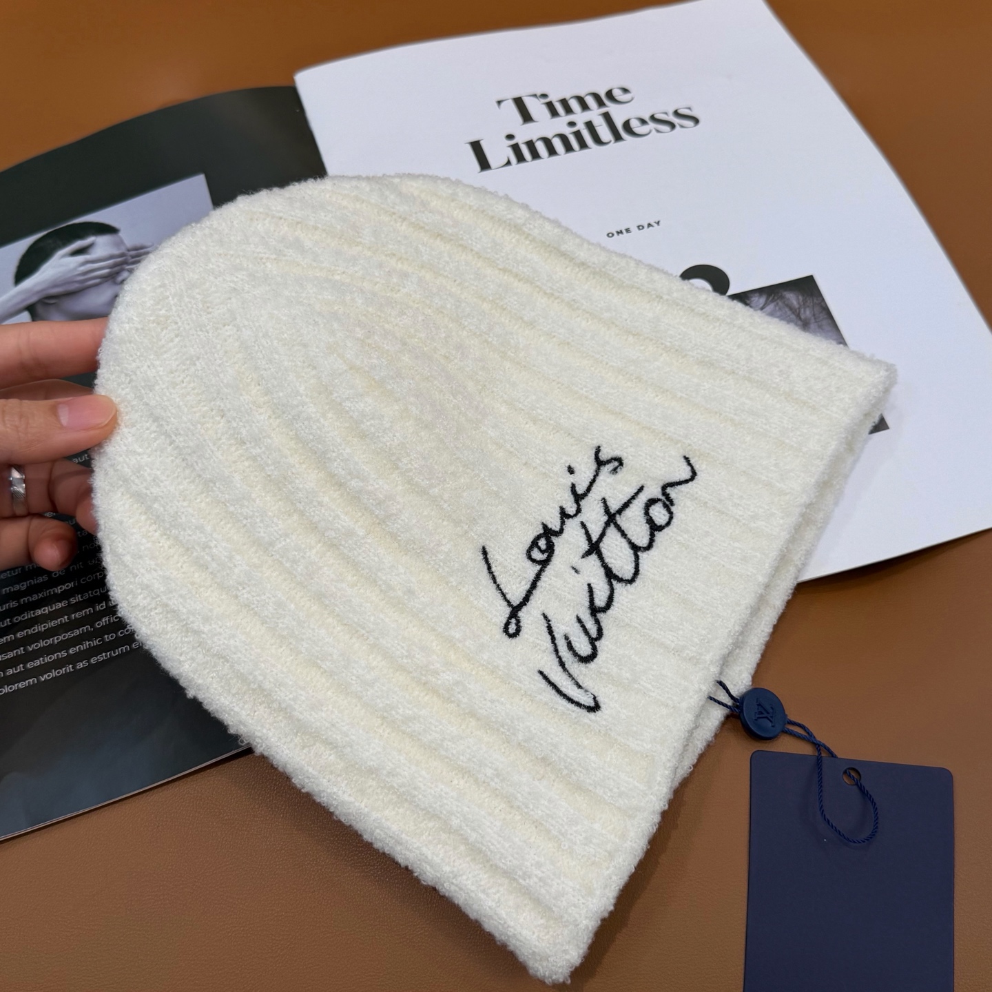 ⚫️Lv刺绣针织帽非常百搭 男女通用 亲们可以看细节，车工整齐 透气舒适，采用进口毛线料！潮人必备！