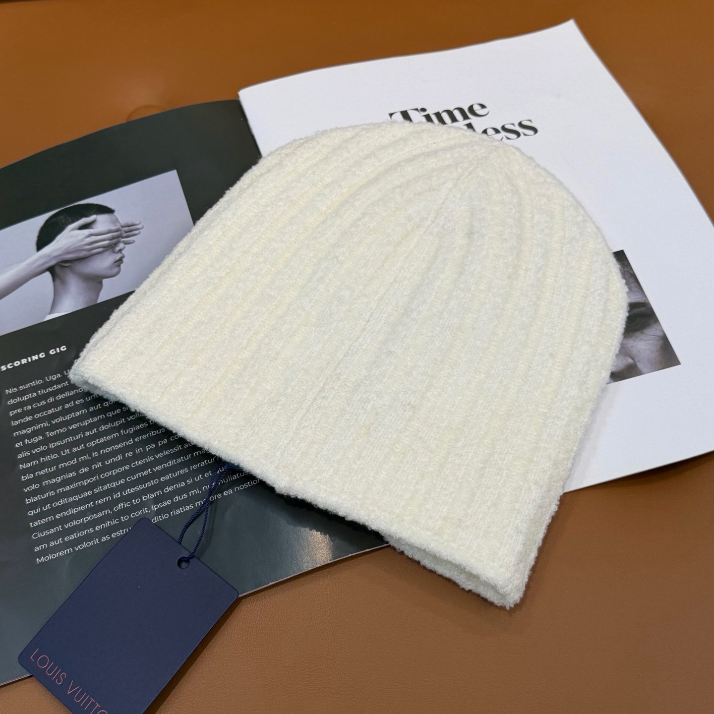 ⚫️Lv刺绣针织帽非常百搭 男女通用 亲们可以看细节，车工整齐 透气舒适，采用进口毛线料！潮人必备！