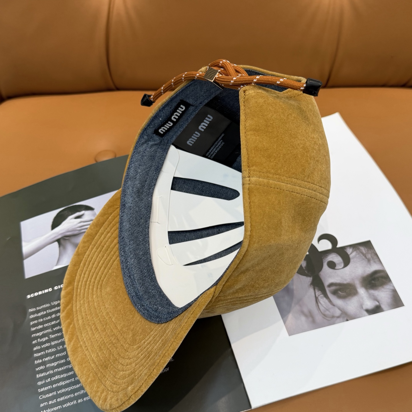 Miu Miu高版本丝绒 棒球帽 抽绳设计 ，真的美到失语🥹 深棕复古高级，卡其温柔治愈，丝绒面料自带光