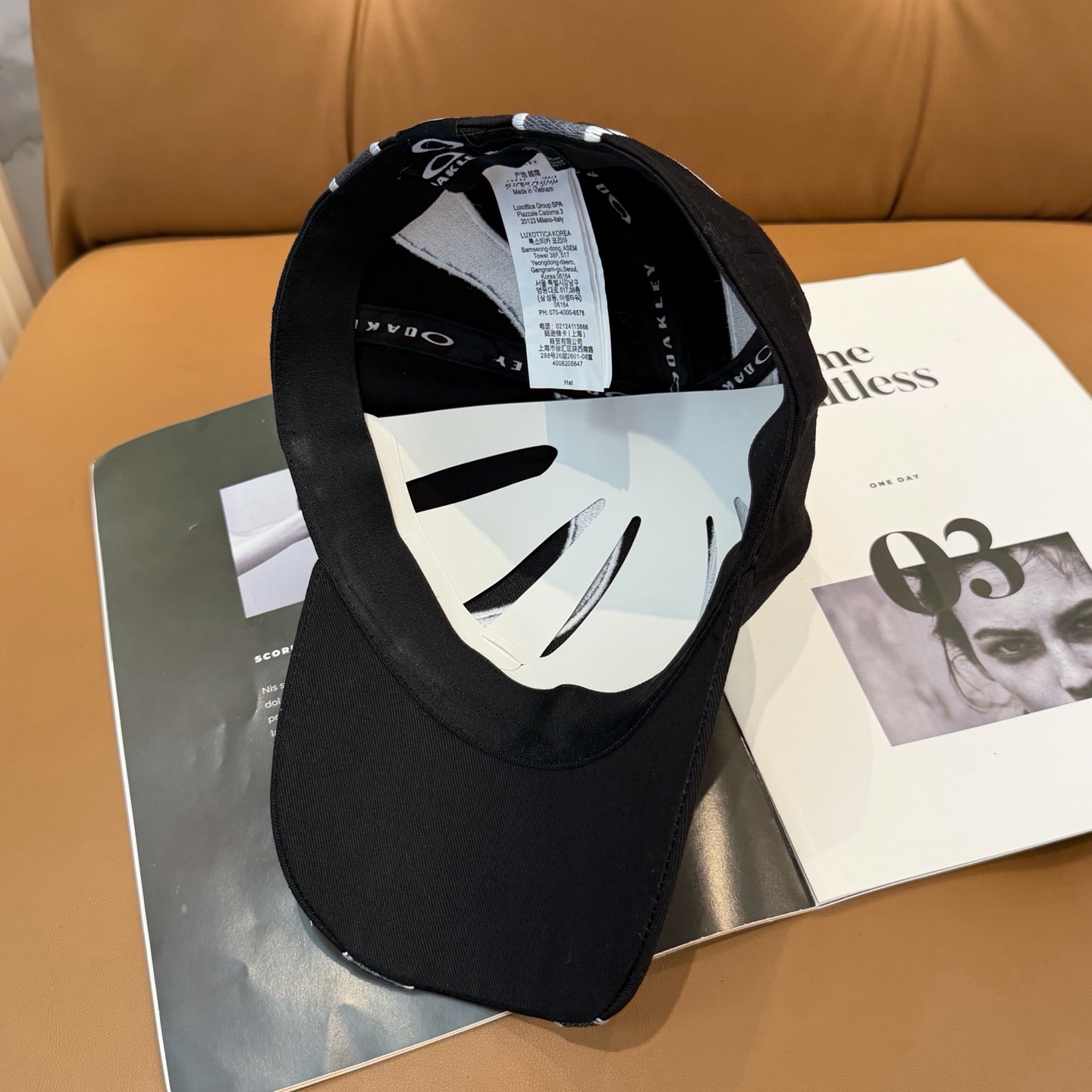BALENCIAGA巴黎世家新款logo棒球帽，很酷的色系，男女佩戴都有不同style，第一批抢先出货！