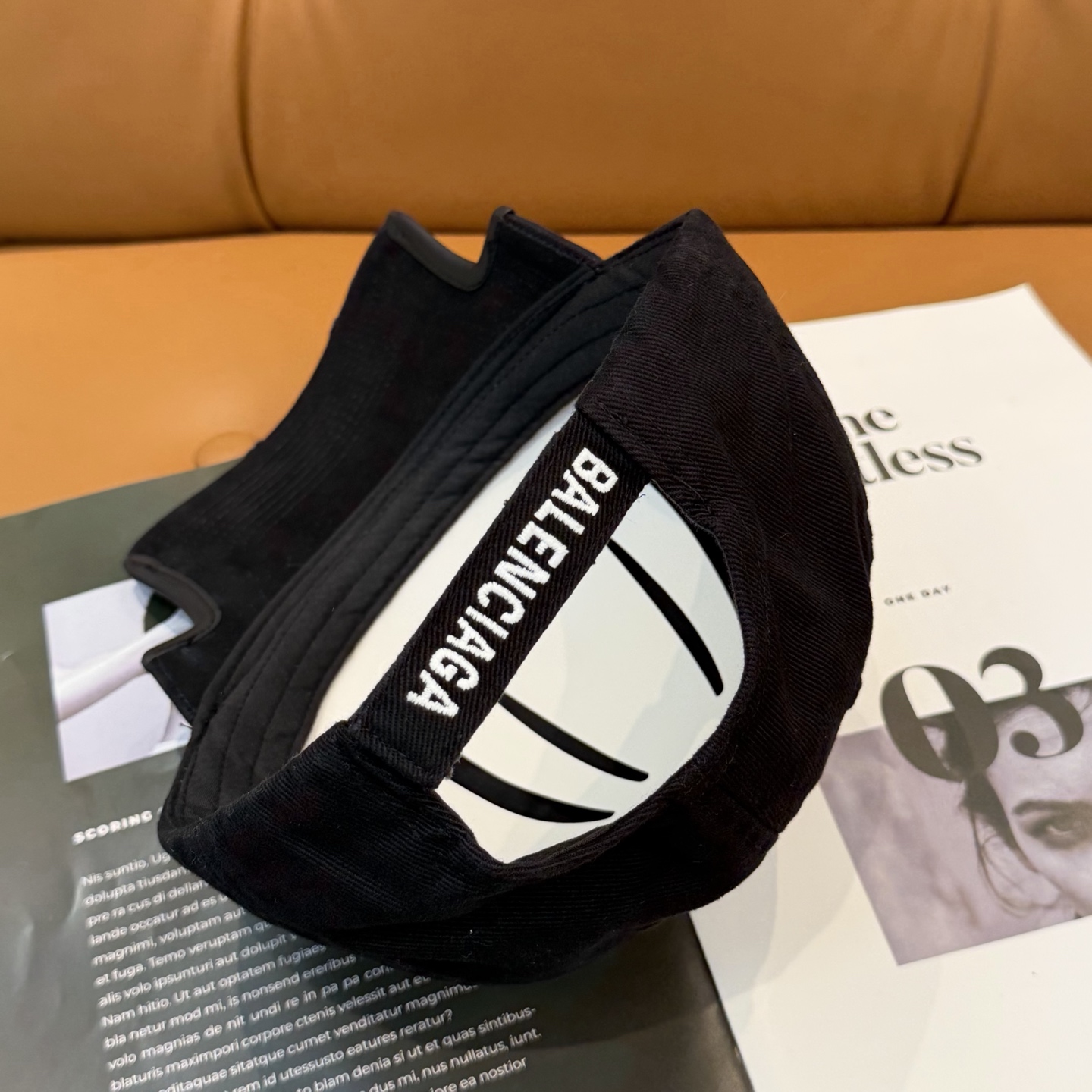 BALENCIAGA巴黎世家新款logo棒球帽，很酷的色系，男女佩戴都有不同style，第一批抢先出货！