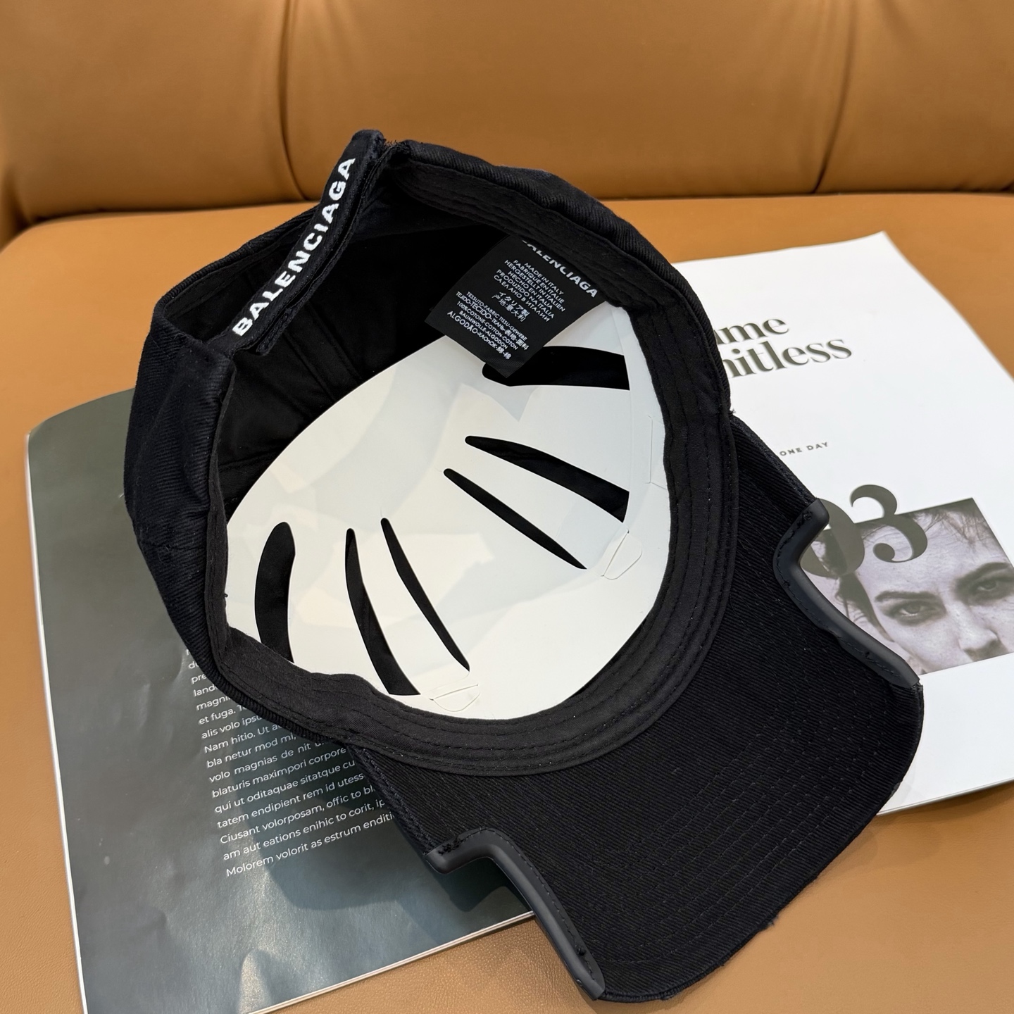 BALENCIAGA巴黎世家新款logo棒球帽，很酷的色系，男女佩戴都有不同style，第一批抢先出货！