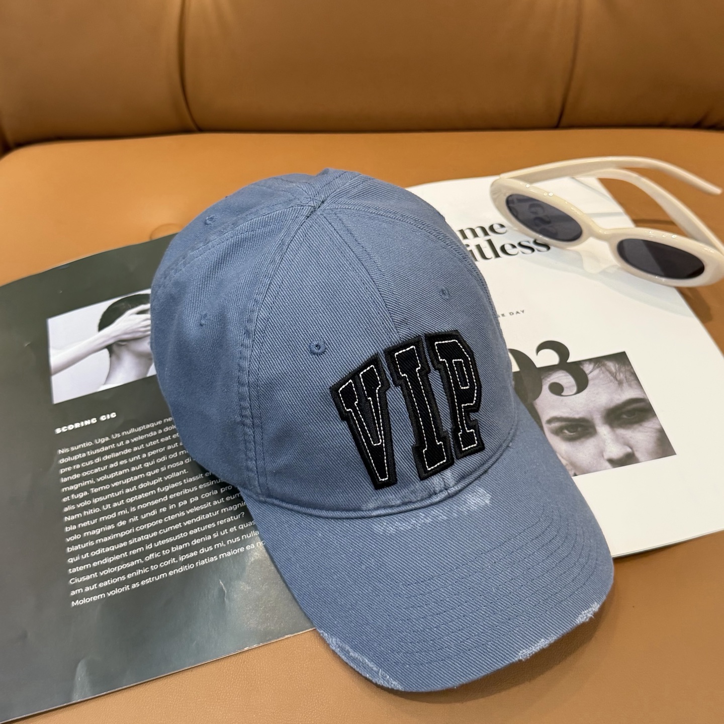 。BALENCIAGA巴黎世家新款刺绣logo棒球帽，很酷的色系，男女佩戴都有不同style，第一批抢先