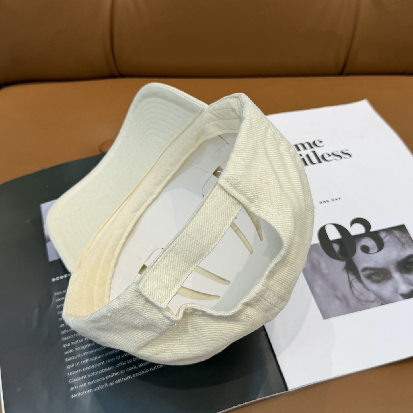 。BALENCIAGA巴黎世家新款刺绣logo棒球帽，很酷的色系，男女佩戴都有不同style，第一批抢先