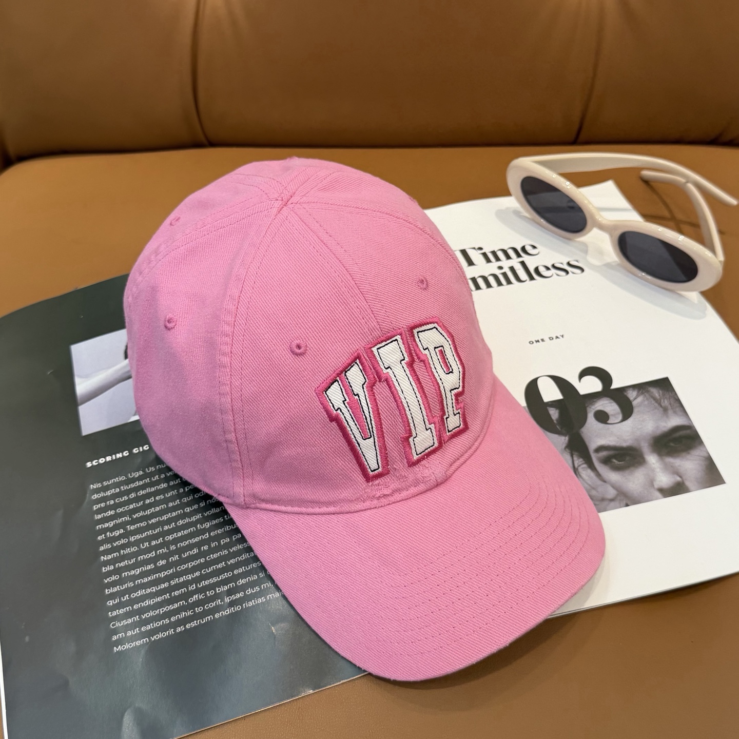 。BALENCIAGA巴黎世家新款刺绣logo棒球帽，很酷的色系，男女佩戴都有不同style，第一批抢先