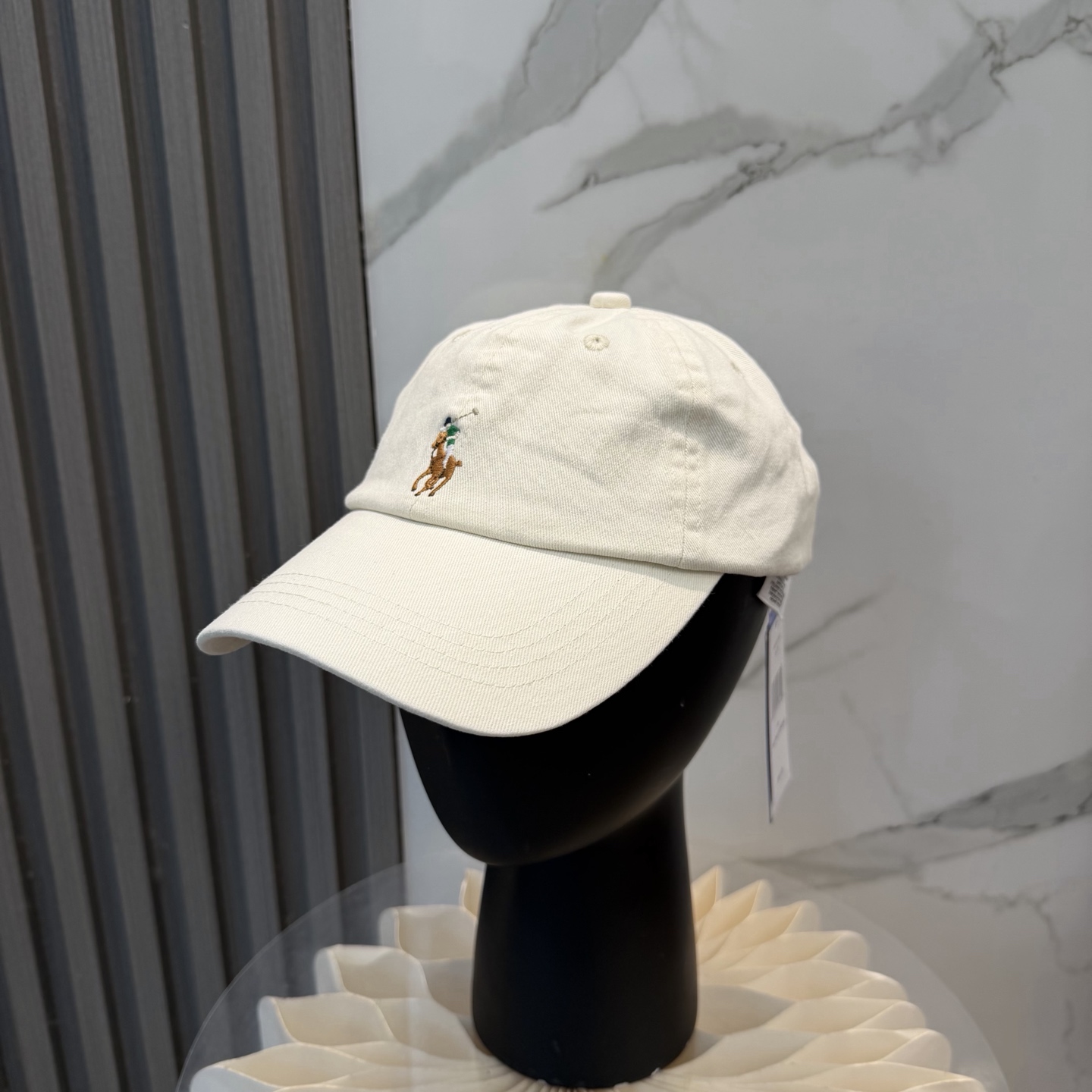 NO:670742,[Paul POLO] New spring and summer classic embroidered baseball caps, sun hats, 4D embroidery, made of canvas imported from Italy, sewn with exquisite workmanship!  A must-have item for summer leisure travel, outdoor sports, and holiday outings!  Fashion and trends keep pace with each other, worth having!  Hats bucket hat, baseball cap, knitted hat, hat, espadrilles, hats19860909【保罗 POLO】新款春夏经典刺绣棒球帽,太阳帽,4D刺绣,釆用意大利进囗帆布,精工细做缝制而成！夏日休闲旅游,郊外运动,假日外出少不了的必备单品哦！时尚与潮流并进,值得拥有！帽子渔夫帽棒球帽针织帽,帽子,espadrilles,hats,hat