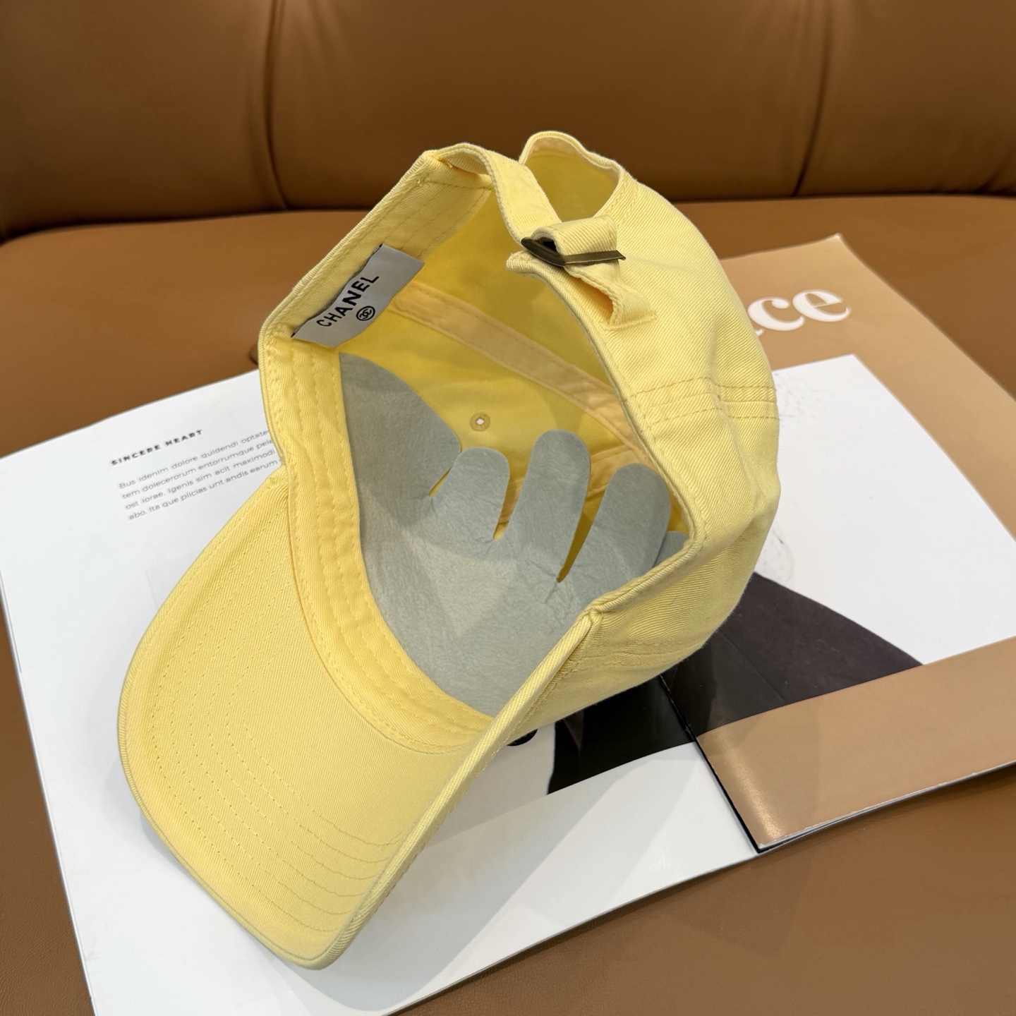 【CHANEL香奈儿】春夏新款简约小香logo棒球帽，新款出货，大牌款超好搭配，赶紧入手！