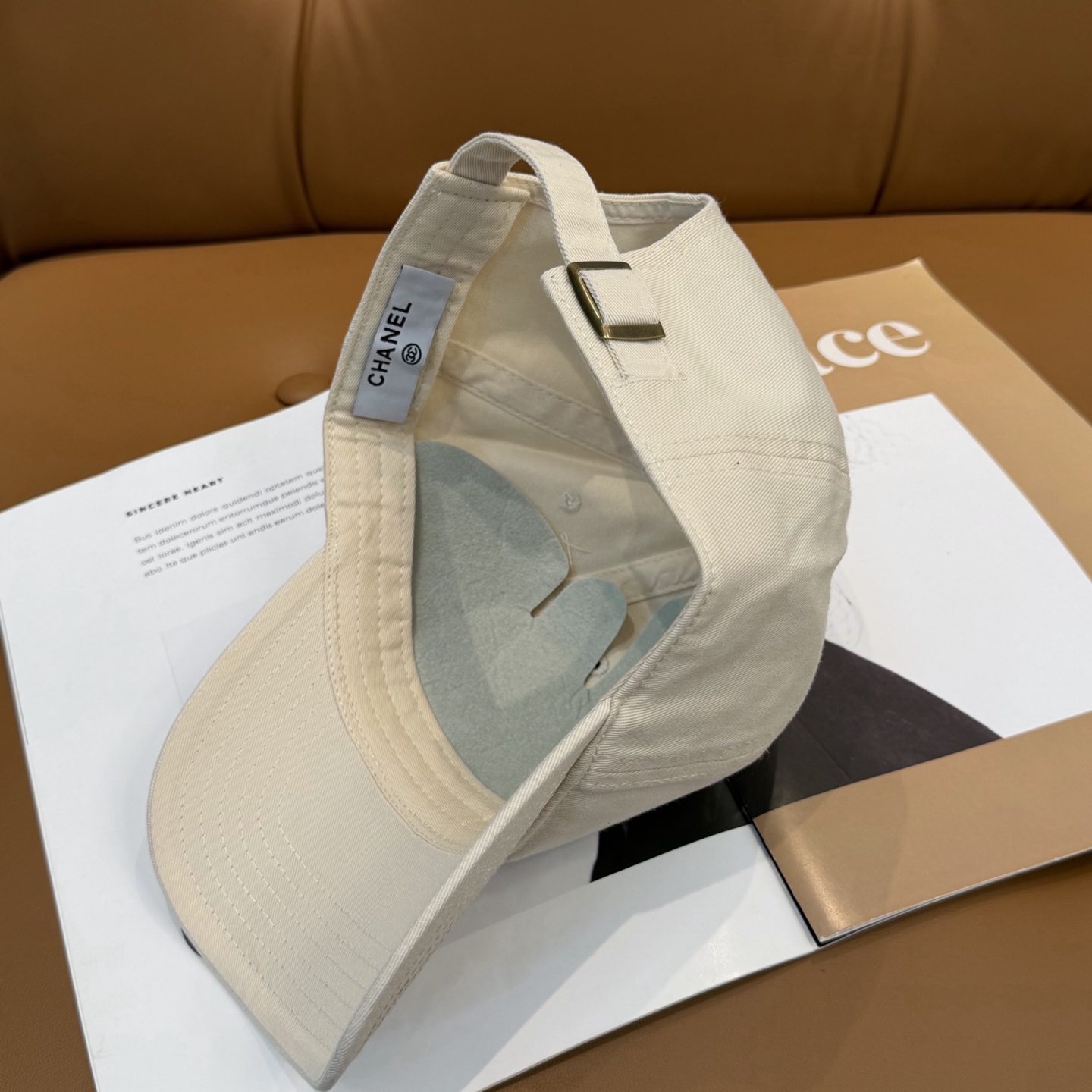 【CHANEL香奈儿】春夏新款简约小香logo棒球帽，新款出货，大牌款超好搭配，赶紧入手！