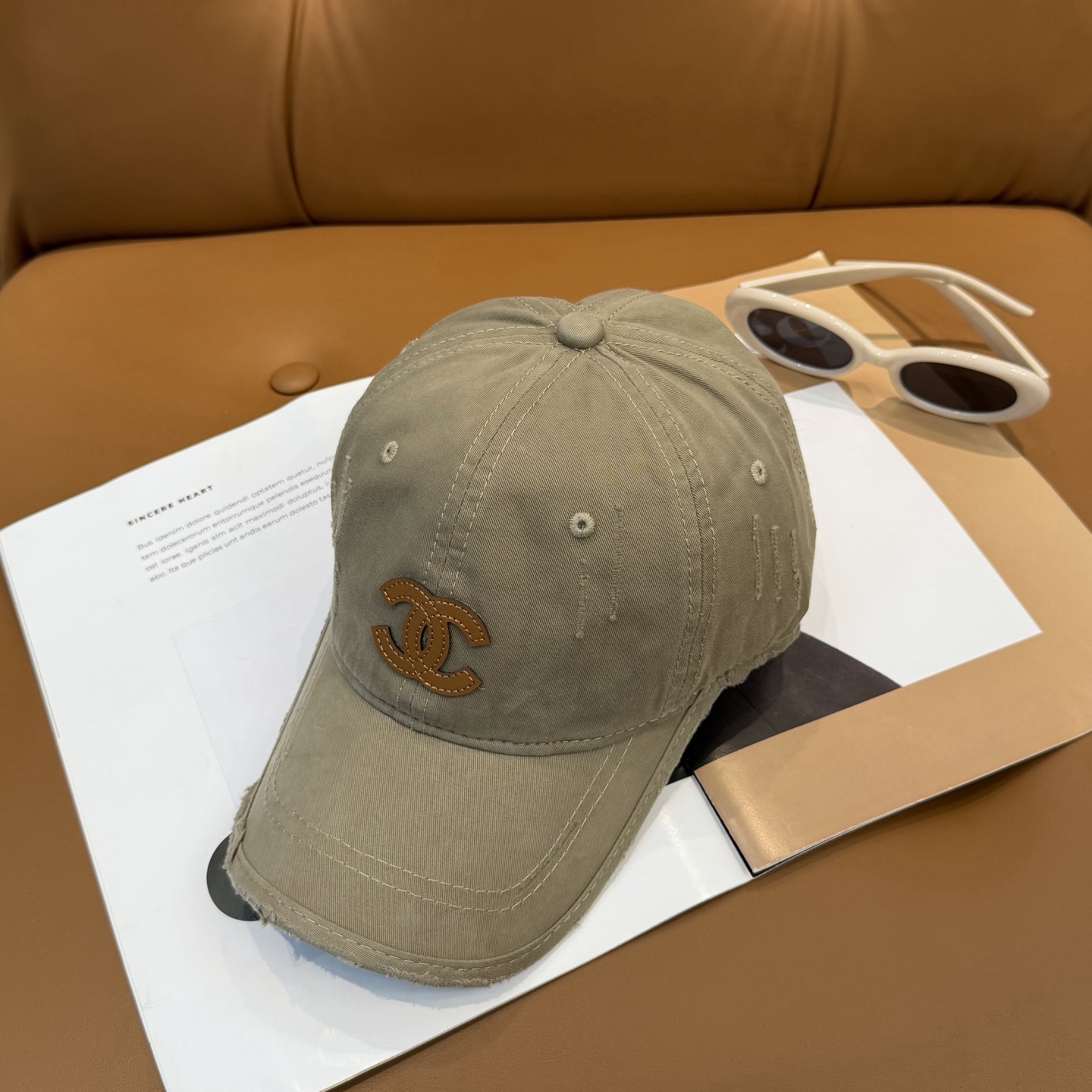 【CHANEL香奈儿】春夏新款简约小香logo棒球帽，新款出货，大牌款超好搭配，赶紧入手！