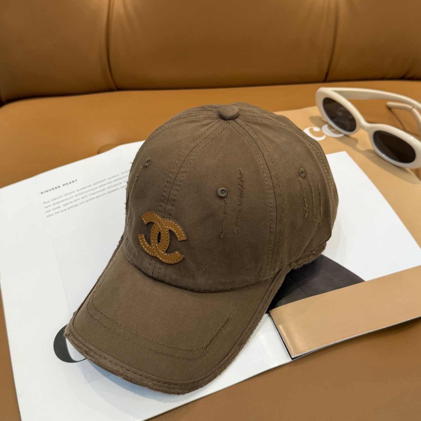 【CHANEL香奈儿】春夏新款简约小香logo棒球帽，新款出货，大牌款超好搭配，赶紧入手！