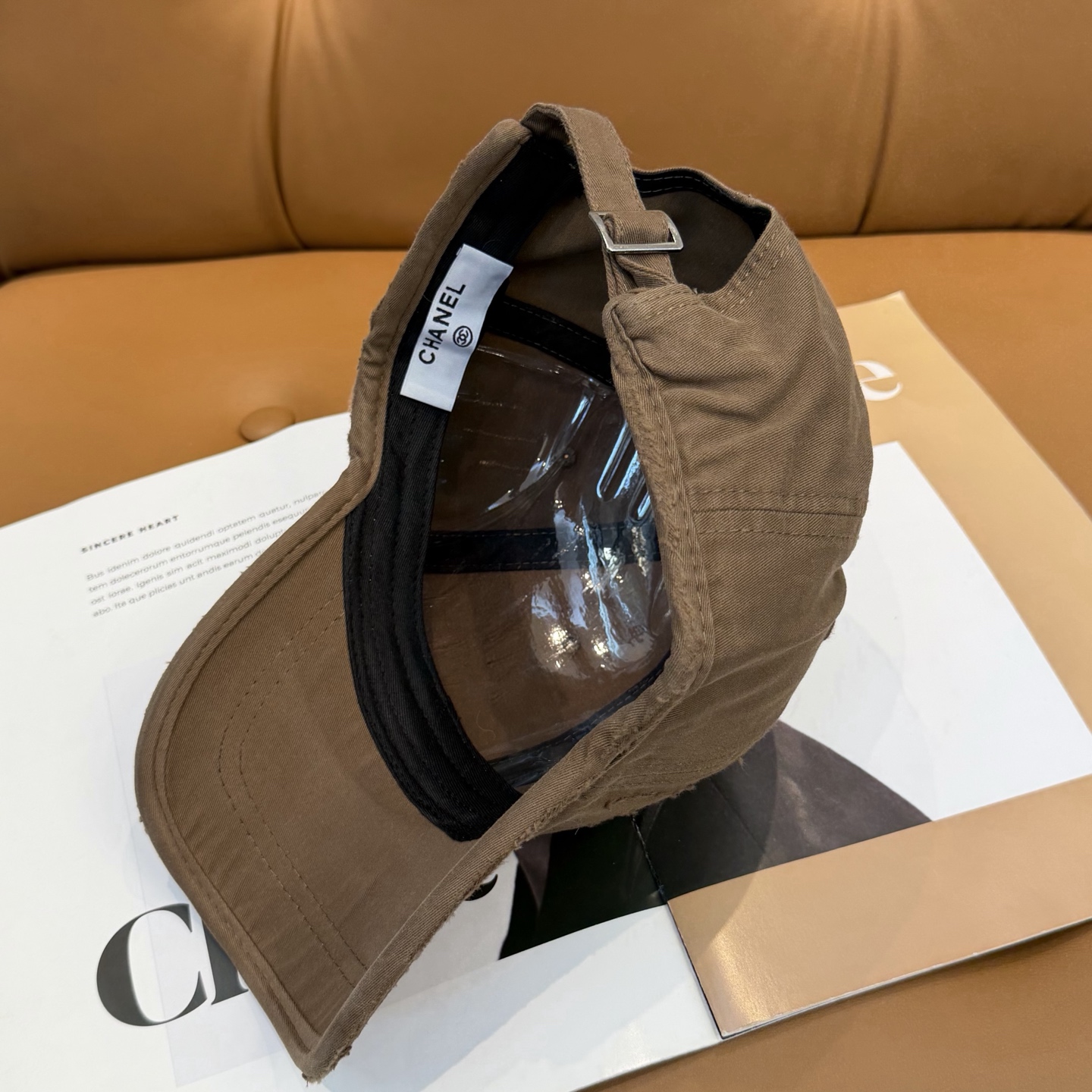 【CHANEL香奈儿】春夏新款简约小香logo棒球帽，新款出货，大牌款超好搭配，赶紧入手！