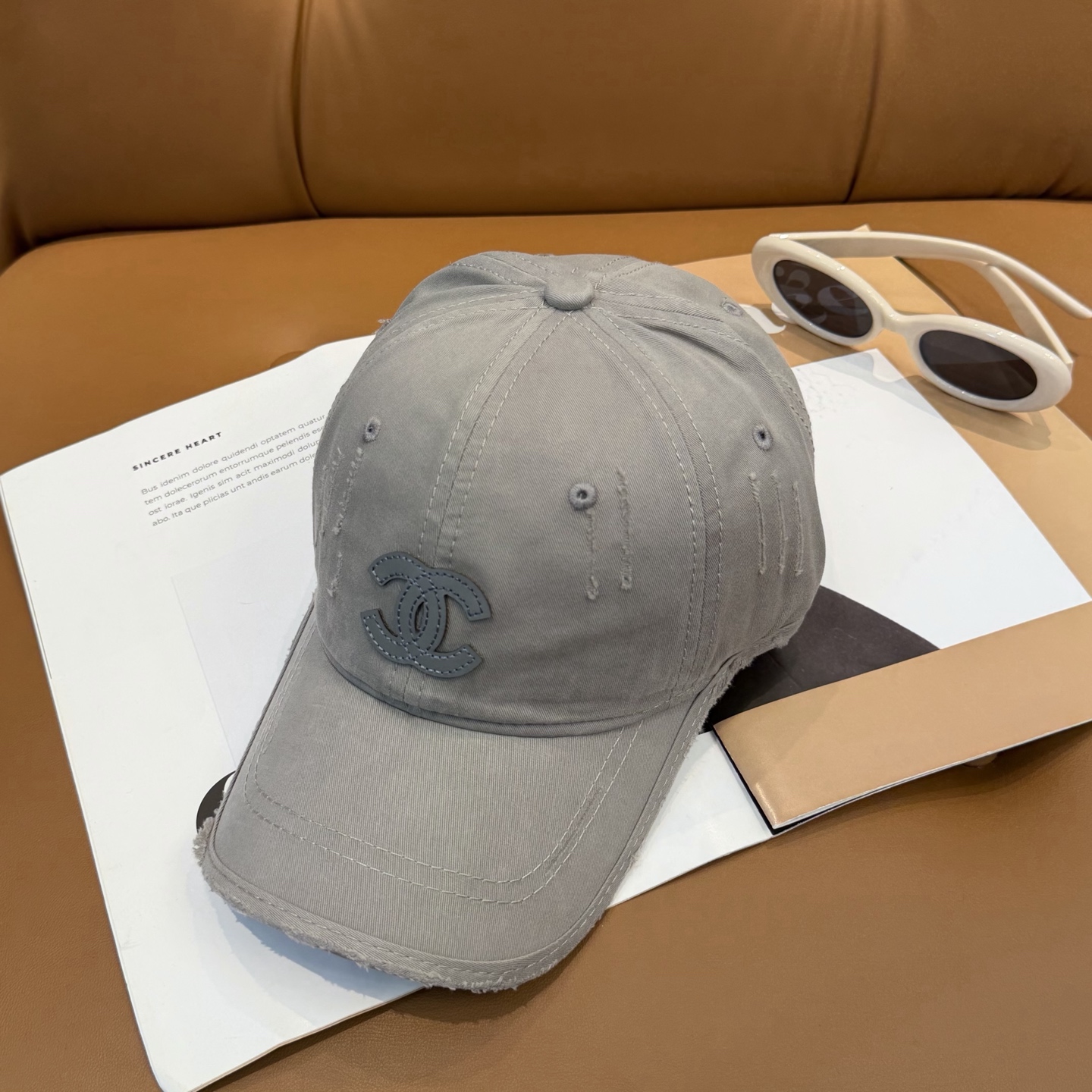 【CHANEL香奈儿】春夏新款简约小香logo棒球帽，新款出货，大牌款超好搭配，赶紧入手！