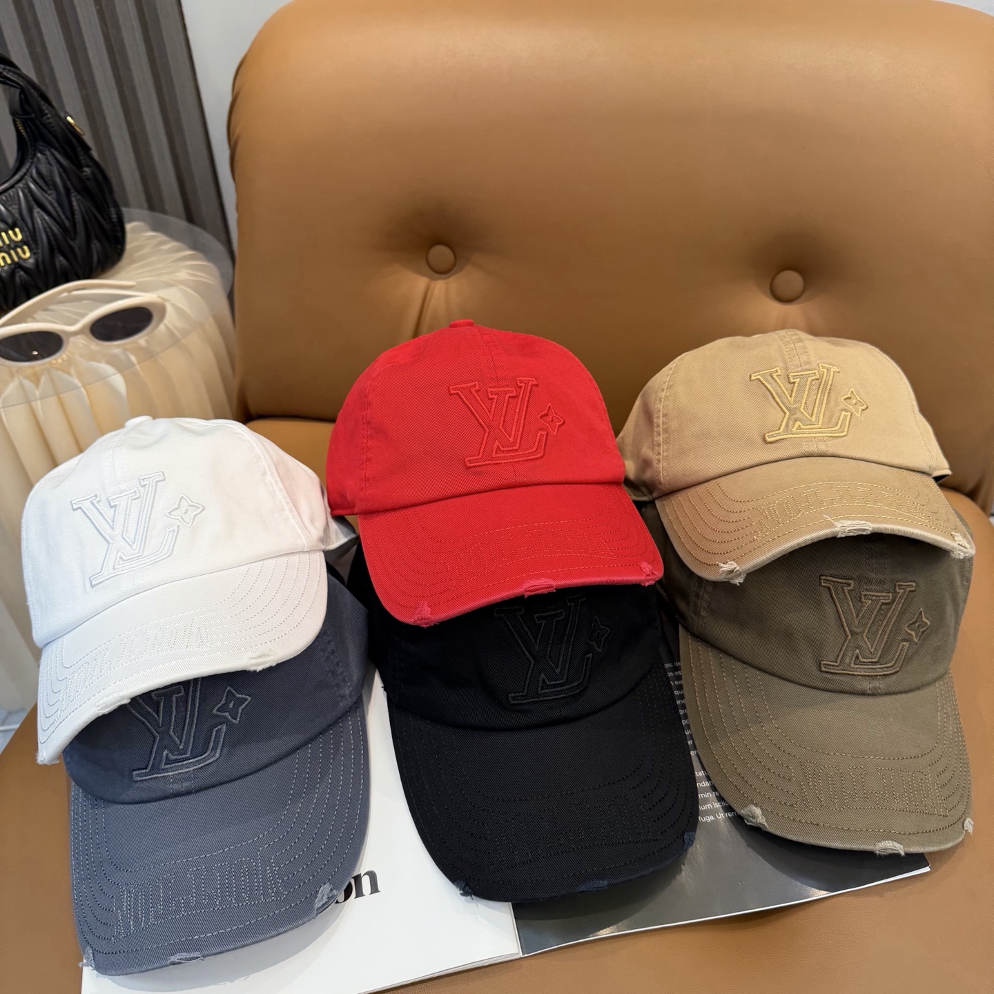 LV路易威登高版本专柜爆款刺绣棒球帽 重工打造♥️高端大气，百搭款🤗男女通用！