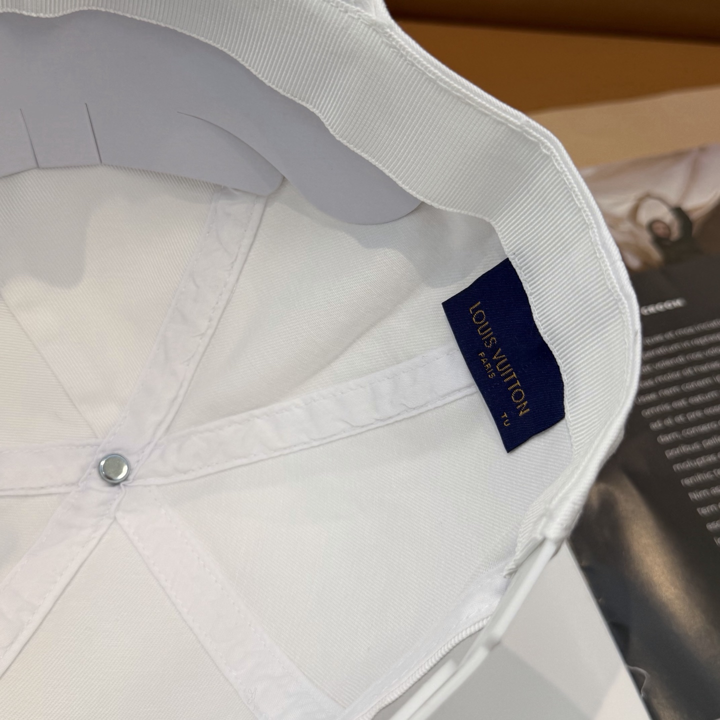 LV路易威登高版本专柜爆款刺绣棒球帽 重工打造♥️高端大气，百搭款🤗男女通用！