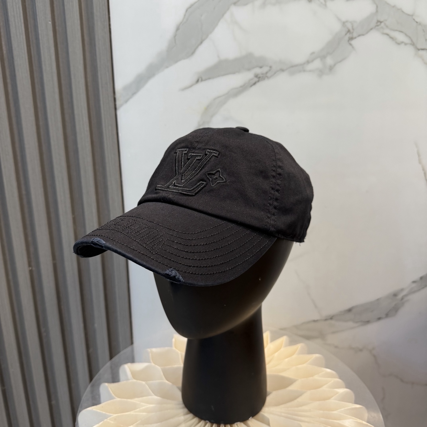 LV路易威登高版本专柜爆款刺绣棒球帽 重工打造♥️高端大气，百搭款🤗男女通用！