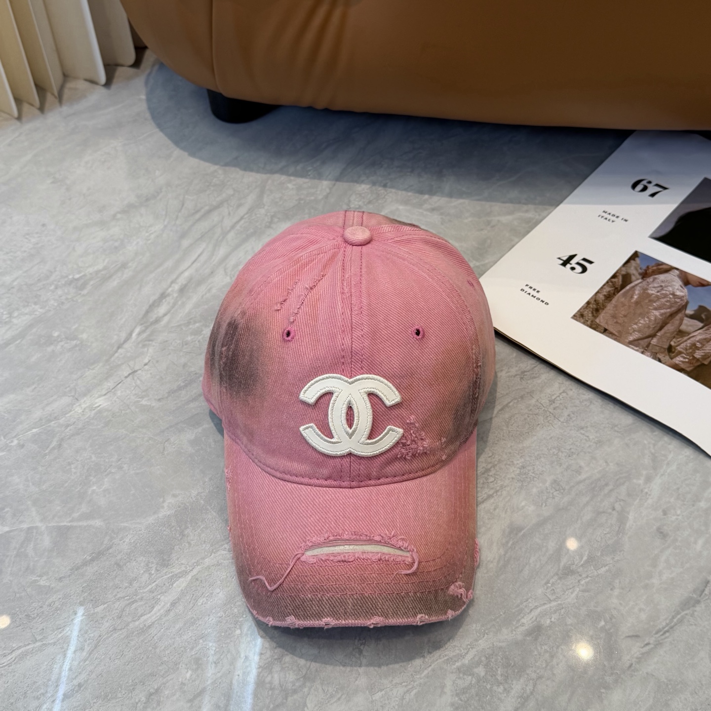 【CHANEL香奈儿】新款洗水破洞简约logo棒球帽，新款出货，大牌款超好搭配，赶紧入手！