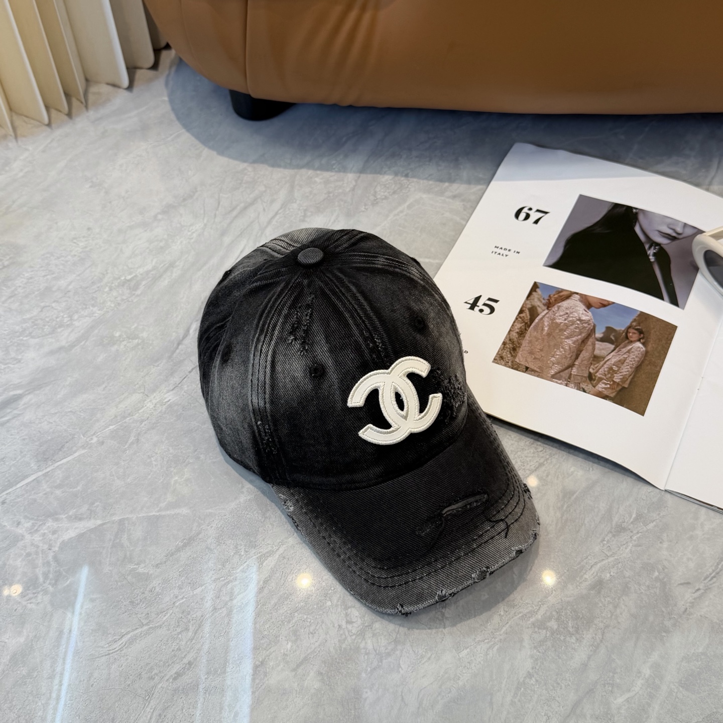 【CHANEL香奈儿】新款洗水破洞简约logo棒球帽，新款出货，大牌款超好搭配，赶紧入手！