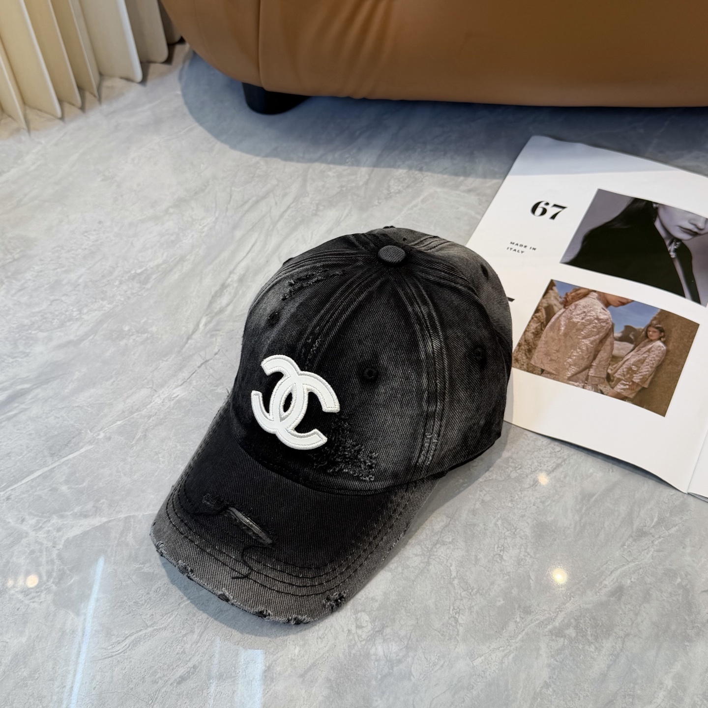 【CHANEL香奈儿】新款洗水破洞简约logo棒球帽，新款出货，大牌款超好搭配，赶紧入手！