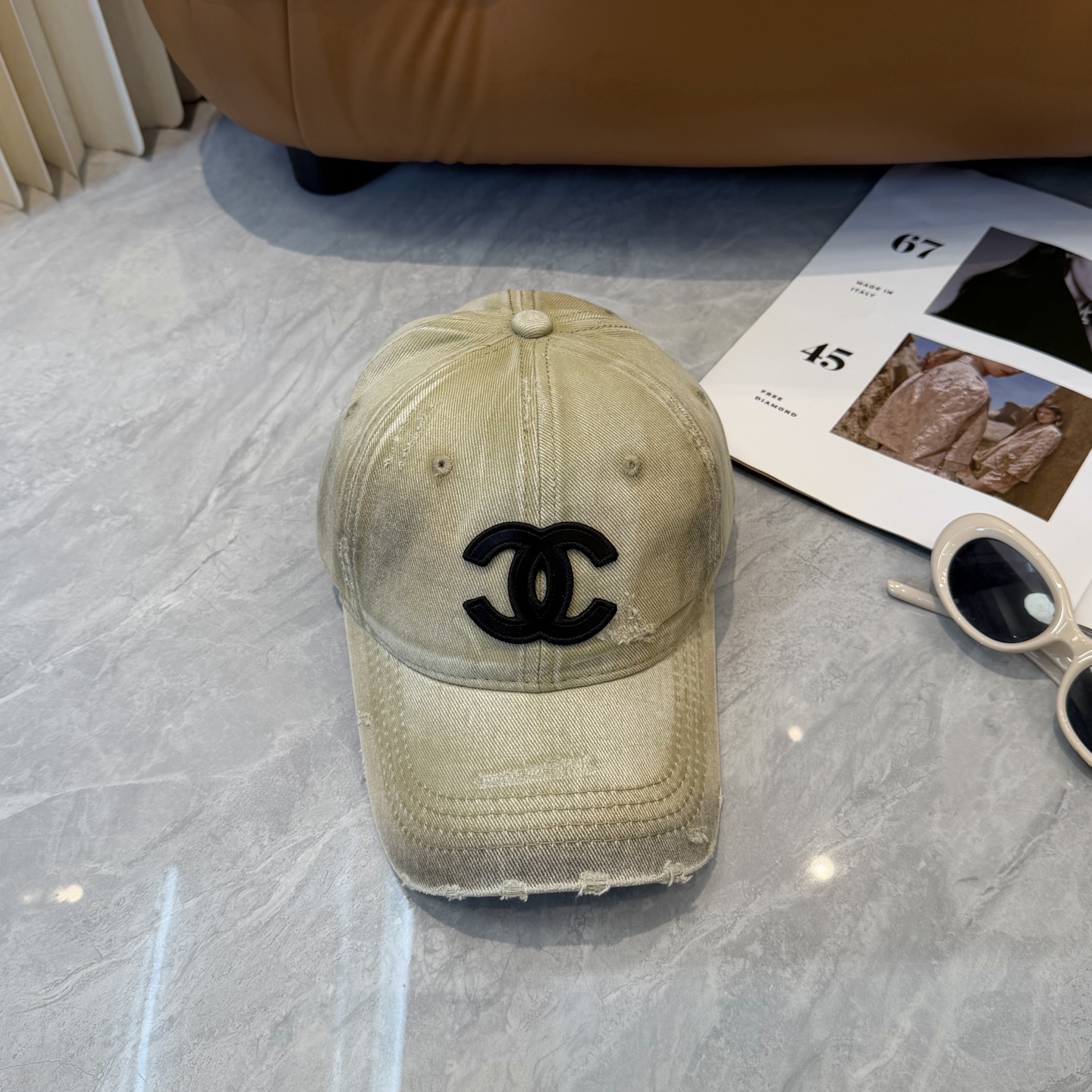 【CHANEL香奈儿】新款洗水破洞简约logo棒球帽，新款出货，大牌款超好搭配，赶紧入手！