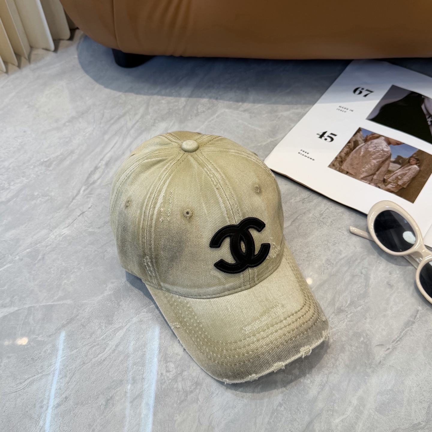 【CHANEL香奈儿】新款洗水破洞简约logo棒球帽，新款出货，大牌款超好搭配，赶紧入手！