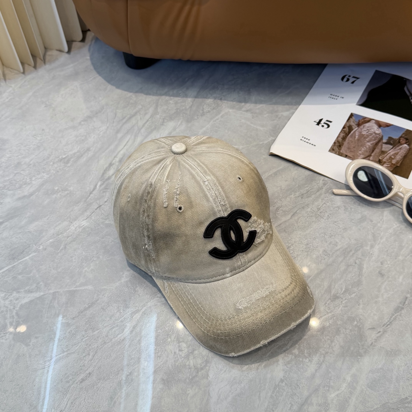 【CHANEL香奈儿】新款洗水破洞简约logo棒球帽，新款出货，大牌款超好搭配，赶紧入手！