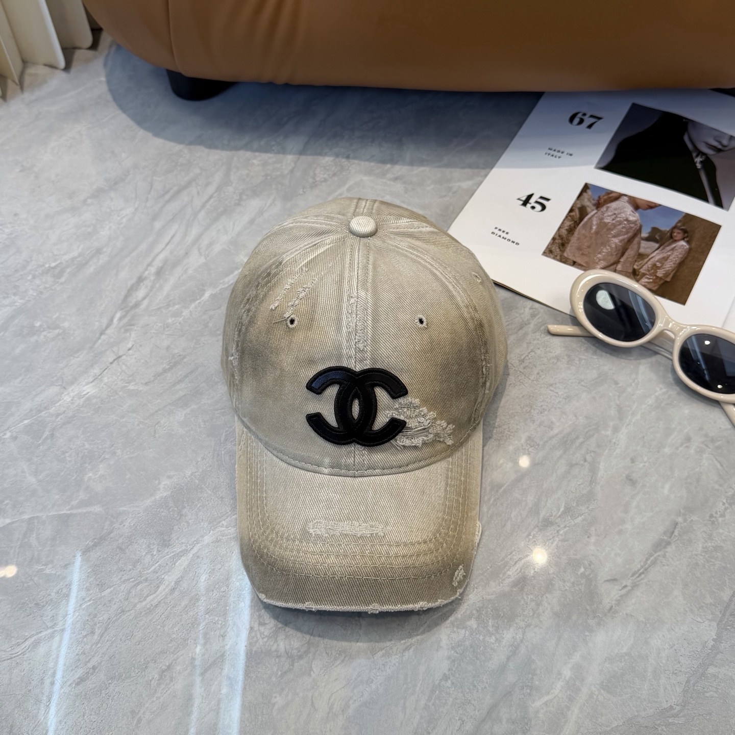 【CHANEL香奈儿】新款洗水破洞简约logo棒球帽，新款出货，大牌款超好搭配，赶紧入手！