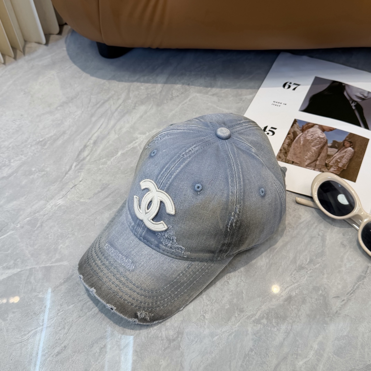 【CHANEL香奈儿】新款洗水破洞简约logo棒球帽，新款出货，大牌款超好搭配，赶紧入手！