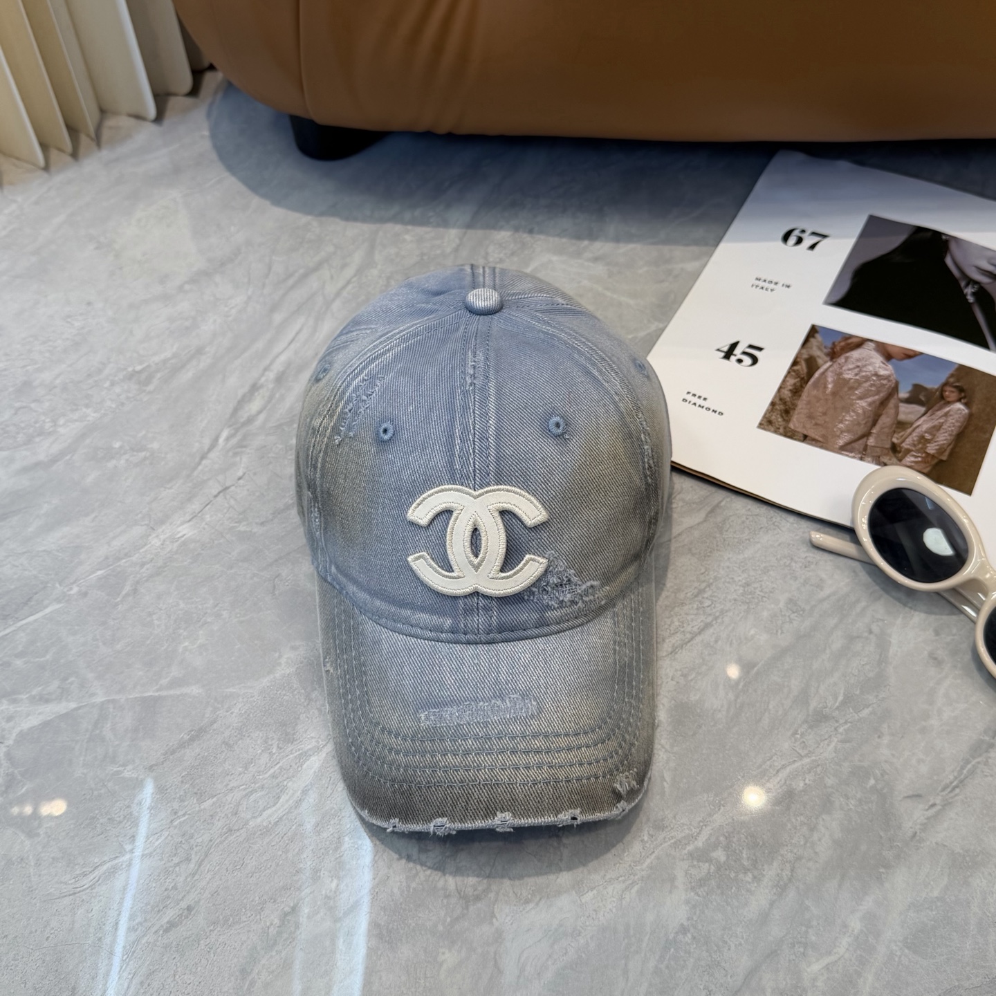 【CHANEL香奈儿】新款洗水破洞简约logo棒球帽，新款出货，大牌款超好搭配，赶紧入手！