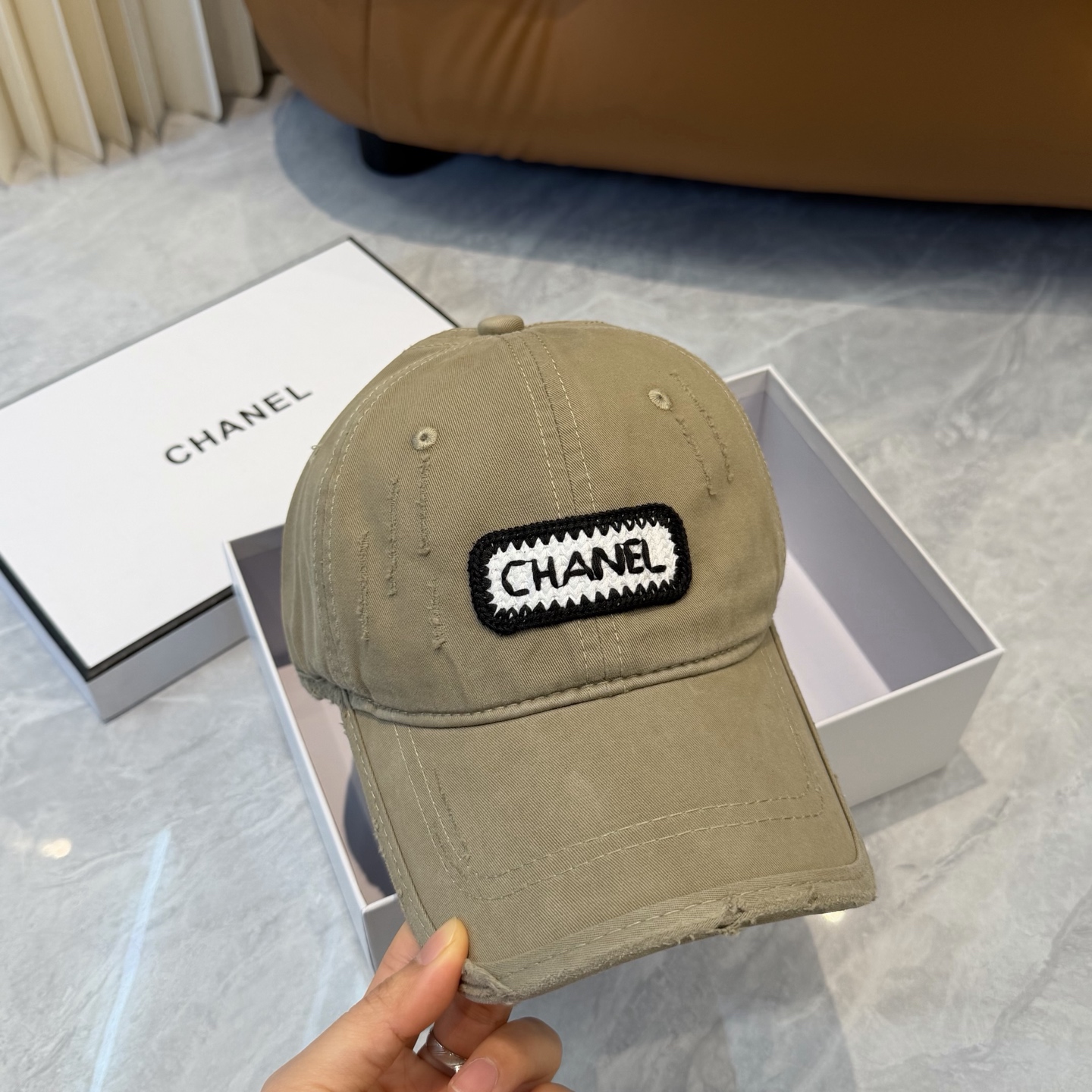 【CHANEL香奈儿】新款洗水破洞简约logo棒球帽，新款出货，大牌款超好搭配，赶紧入手！