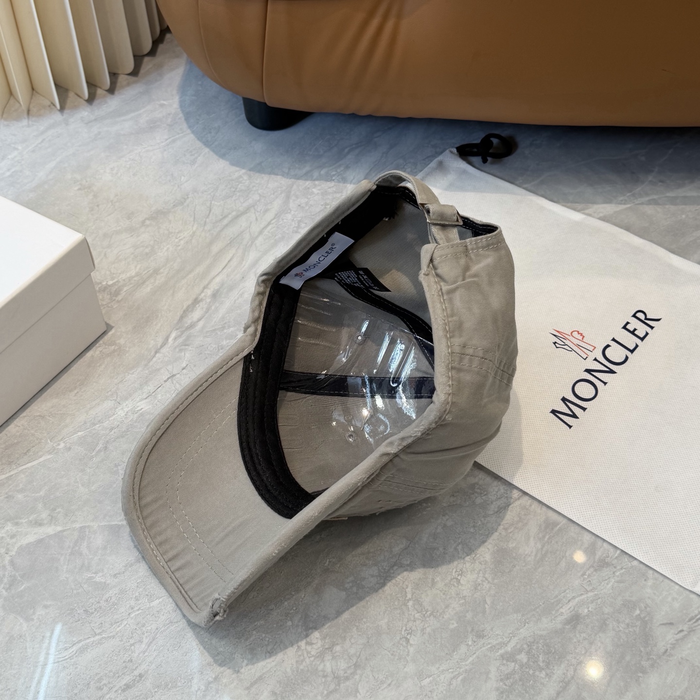 Moncler 蒙口Moncler，高品质透气性巨佳，四季佩戴款