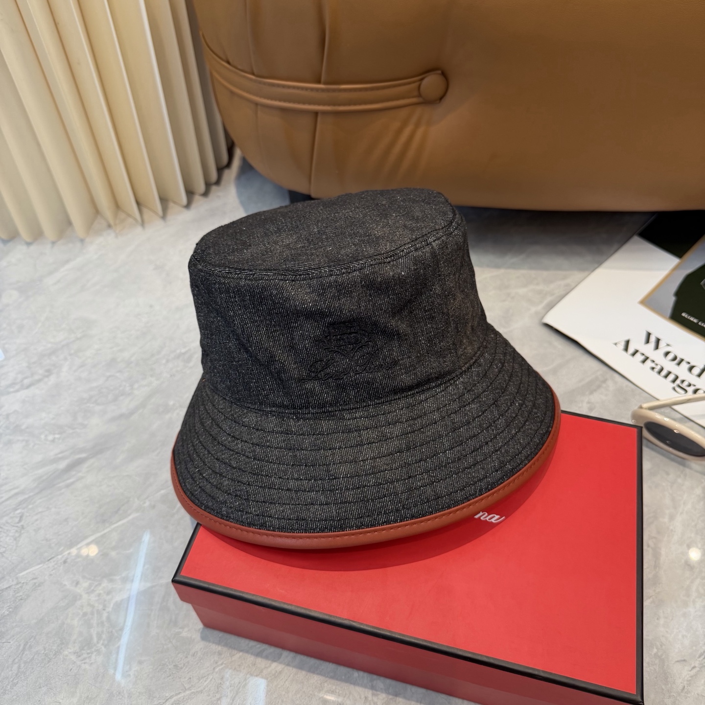 Loro Piana(诺悠翩雅) 专柜新款高版本渔夫帽大牌同步，超好出货！颜色做的太特别了～闭眼入 全是