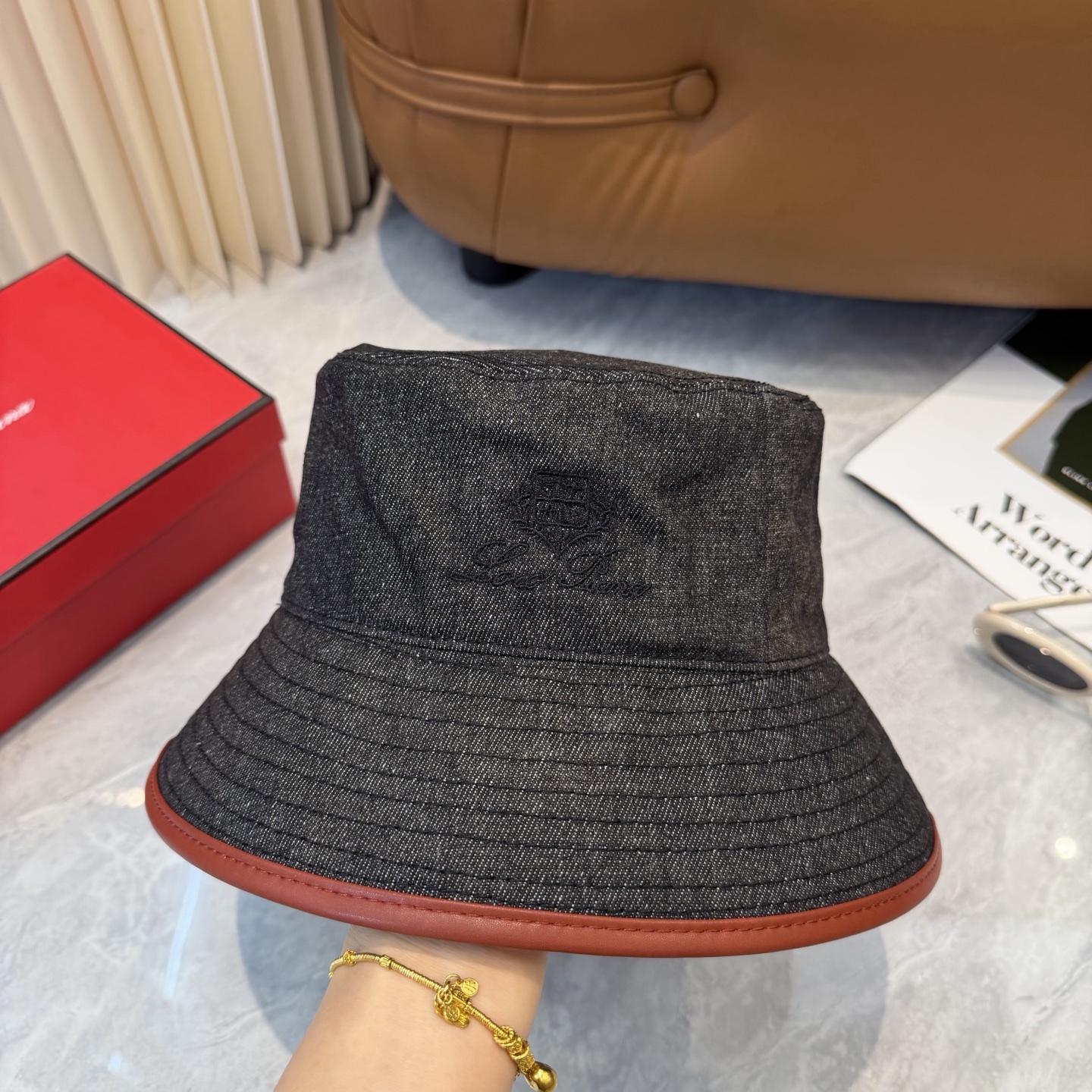 Loro Piana(诺悠翩雅) 专柜新款高版本渔夫帽大牌同步，超好出货！颜色做的太特别了～闭眼入 全是