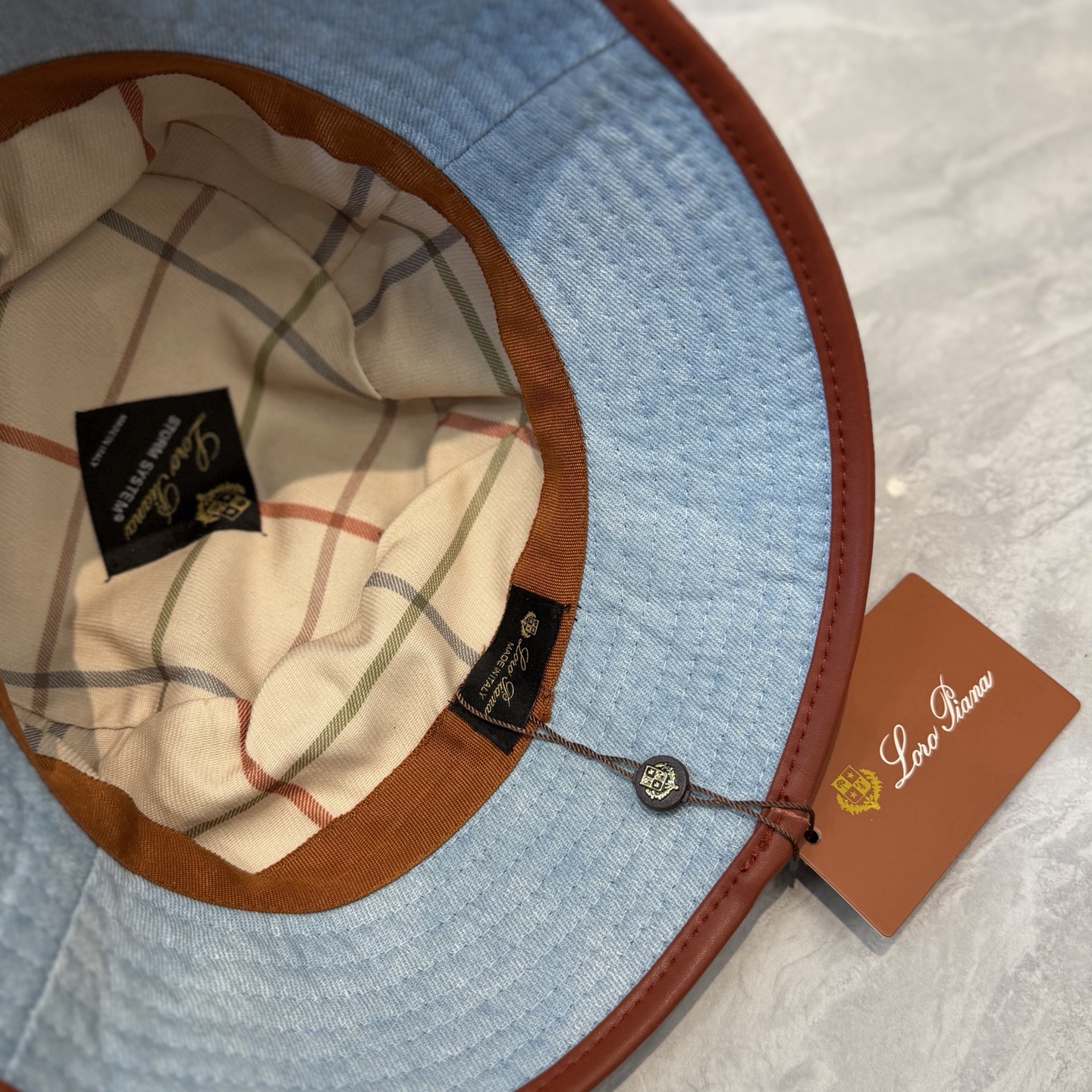 Loro Piana(诺悠翩雅) 专柜新款高版本渔夫帽大牌同步，超好出货！颜色做的太特别了～闭眼入 全是