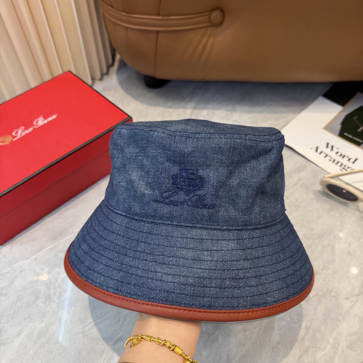 Loro Piana(诺悠翩雅) 专柜新款高版本渔夫帽大牌同步，超好出货！颜色做的太特别了～闭眼入 全是
